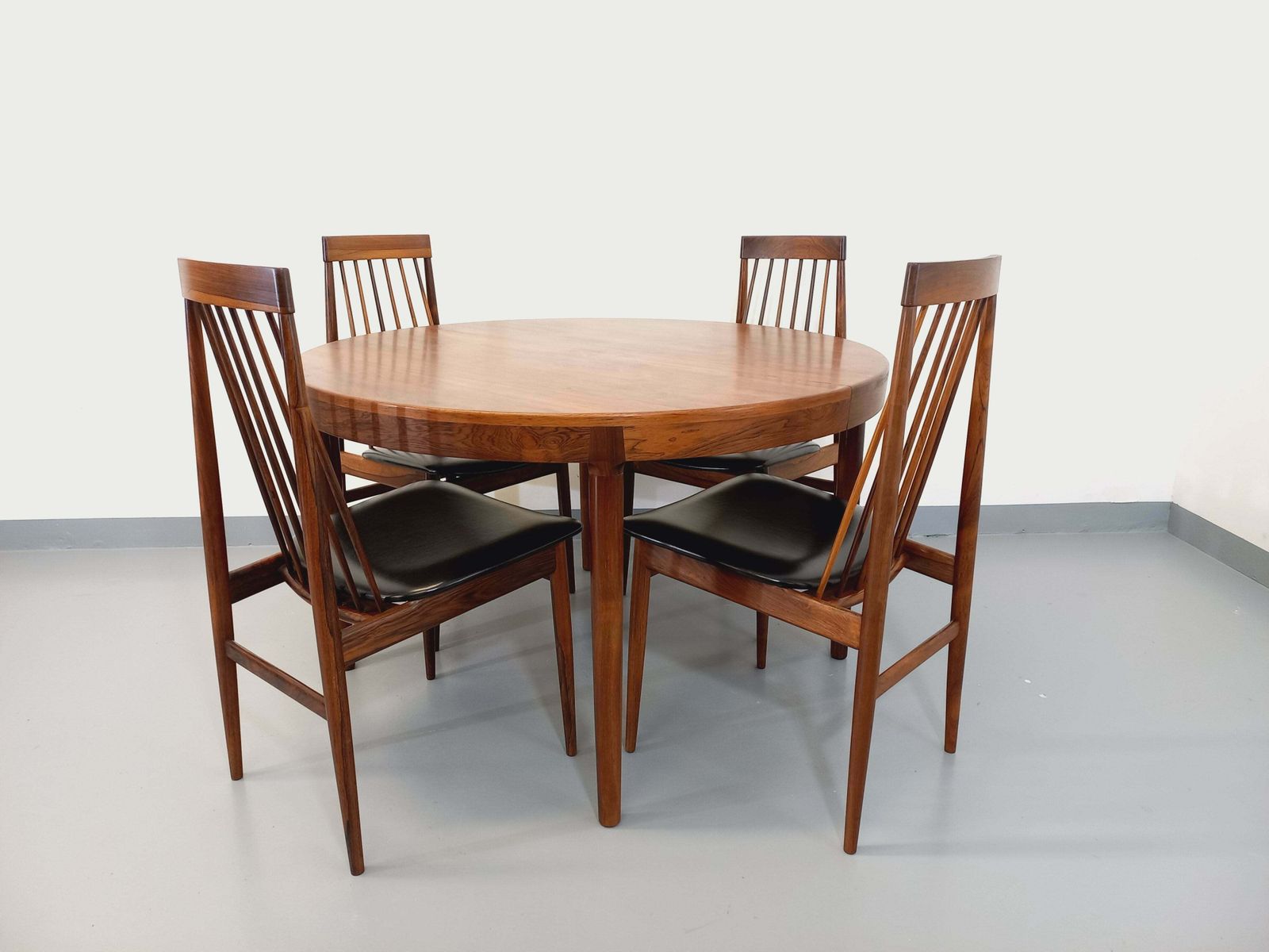 4538.0 4 chaises Ernst Martin Dettinger en palissandre photo