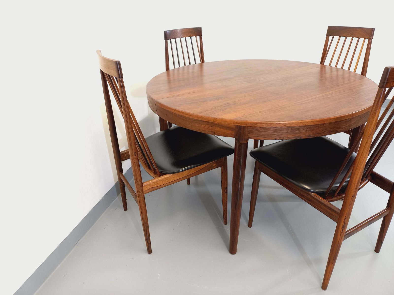 photo vinterior 4 chaises Ernst Martin Dettinger en palissandre