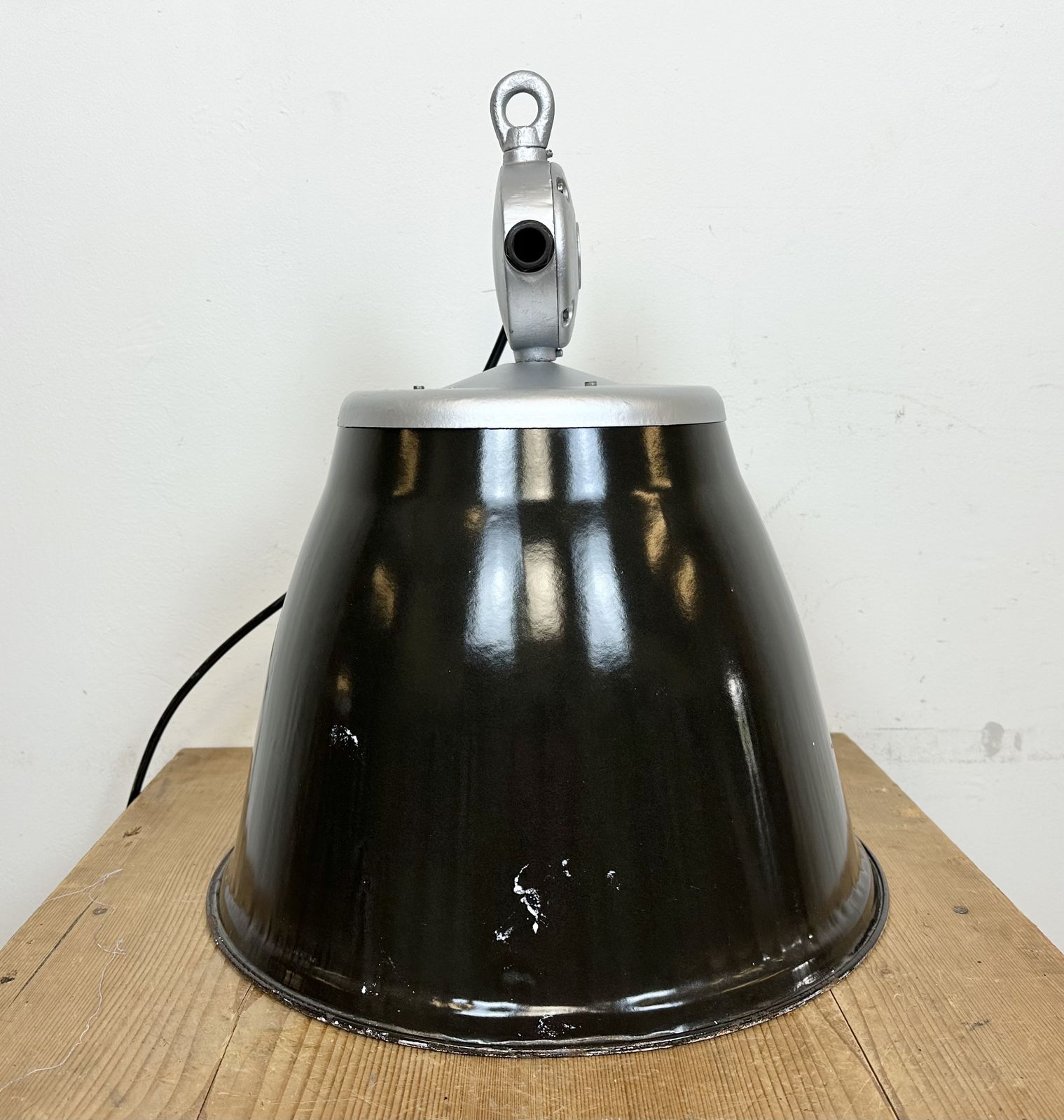 photo vinterior Industrial Black Enamel Factory Pendant Lamp, 1960s, 49x