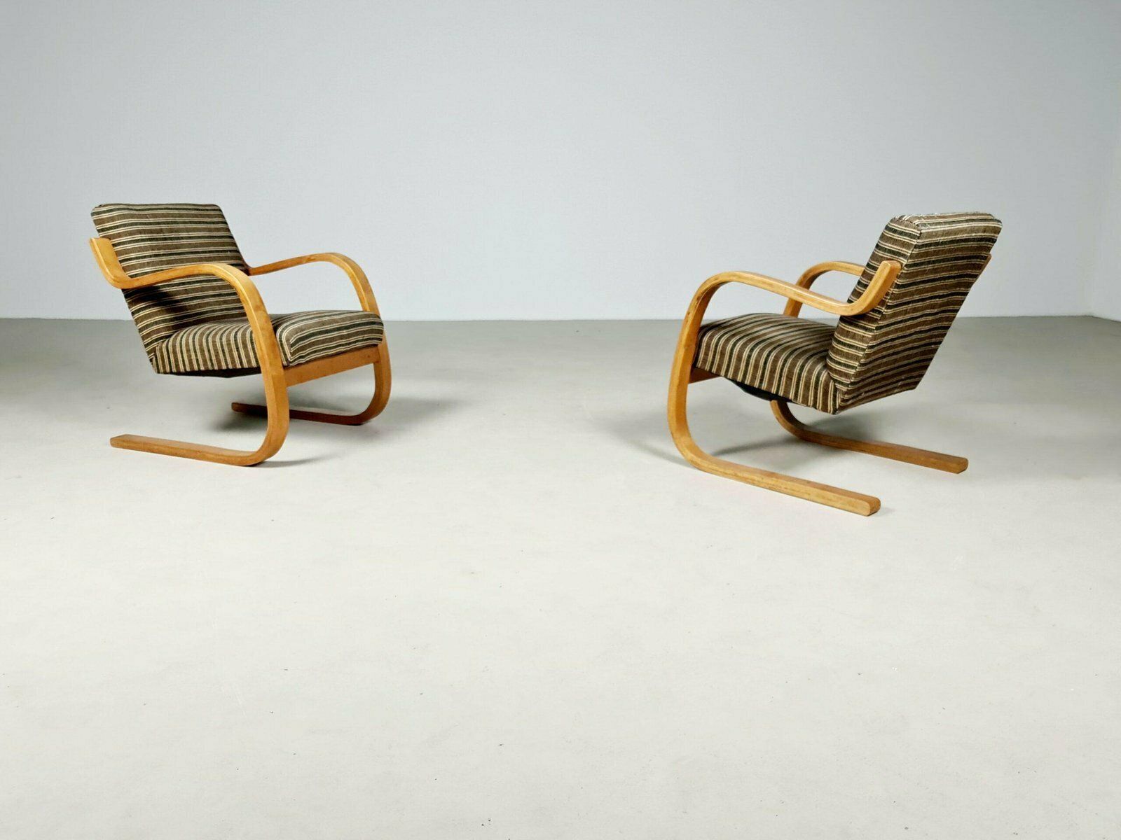 First Edition Model 402 Chairs By Alvar Aalto For Finmar, 1930s, Set Of 2 photo Furniture