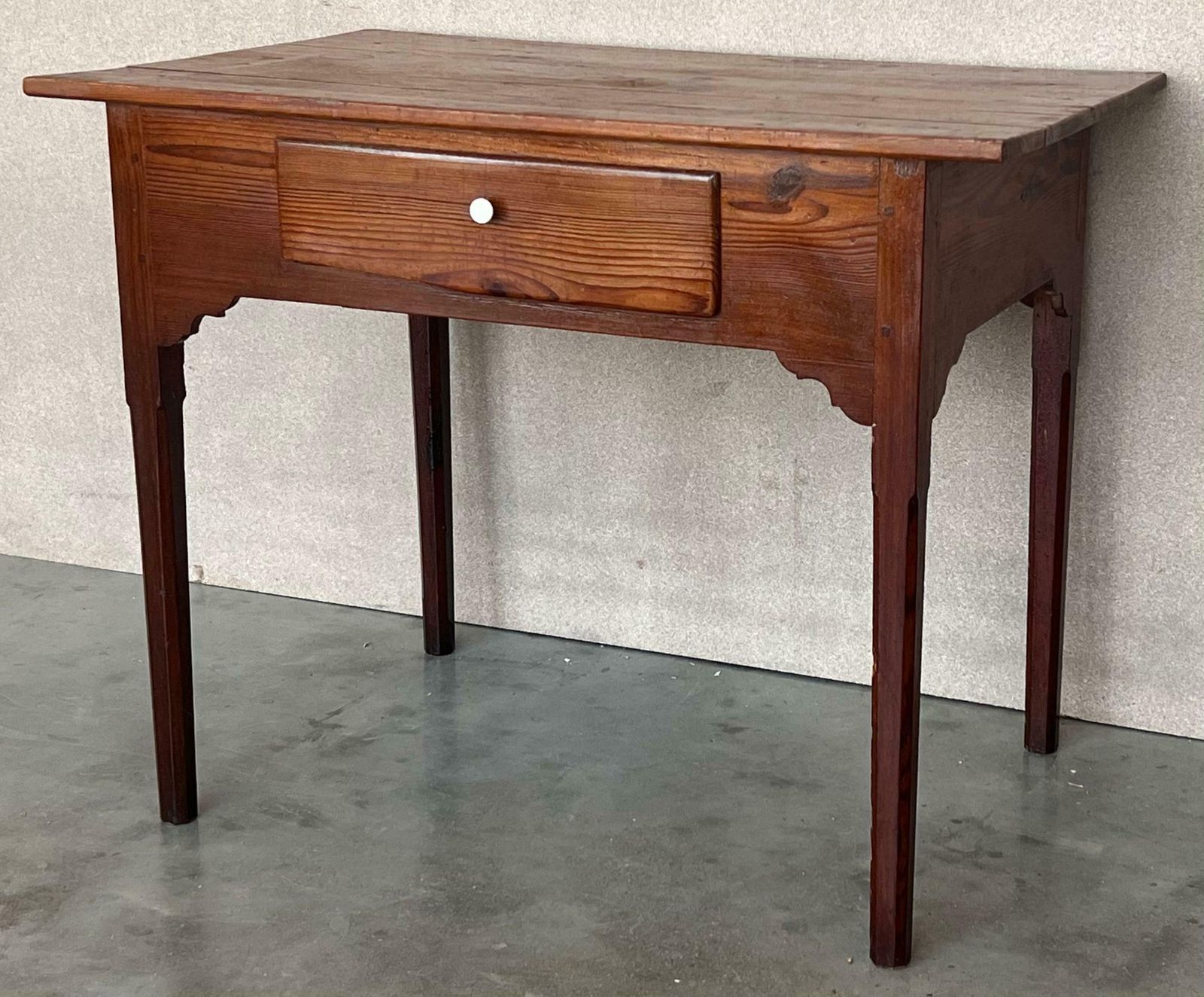 Table d'appoint espagnole rustique Mobila en pin, avec tiroir photo Mobilier