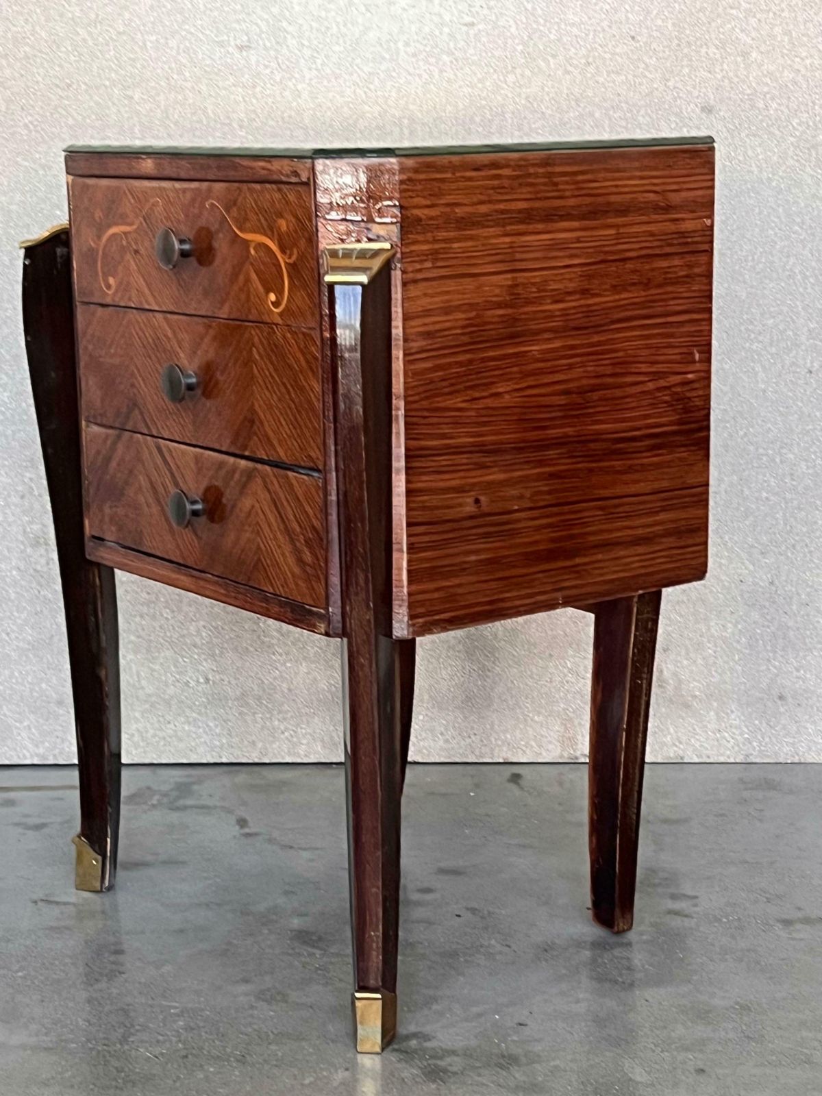 Early 20th Century Italian Neoclassical Pair Of Bedside Tables In Mahogany photo for sale