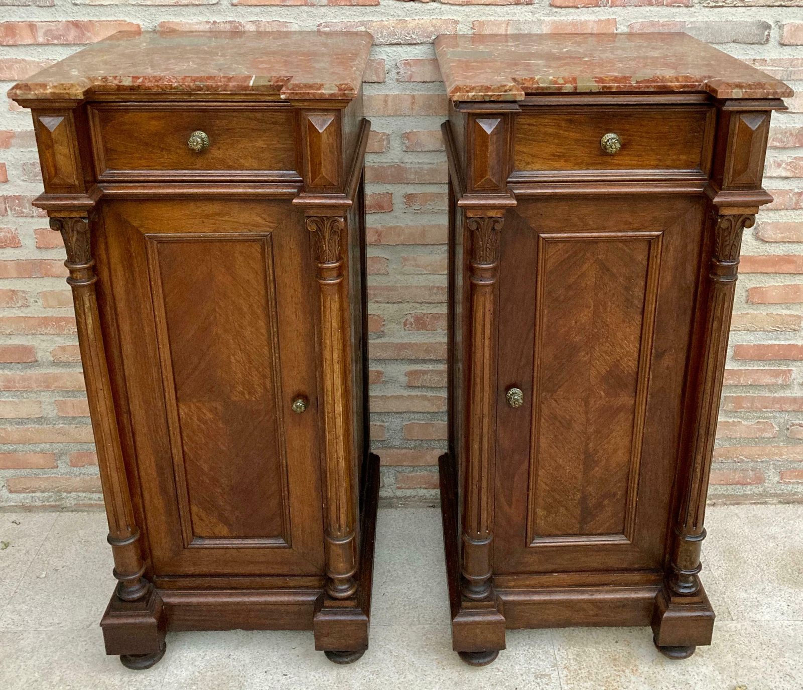 Tables de chevet Louis XVI d'époque, plateau en marbre rouge, années 1890, lot de 2 photo furniture