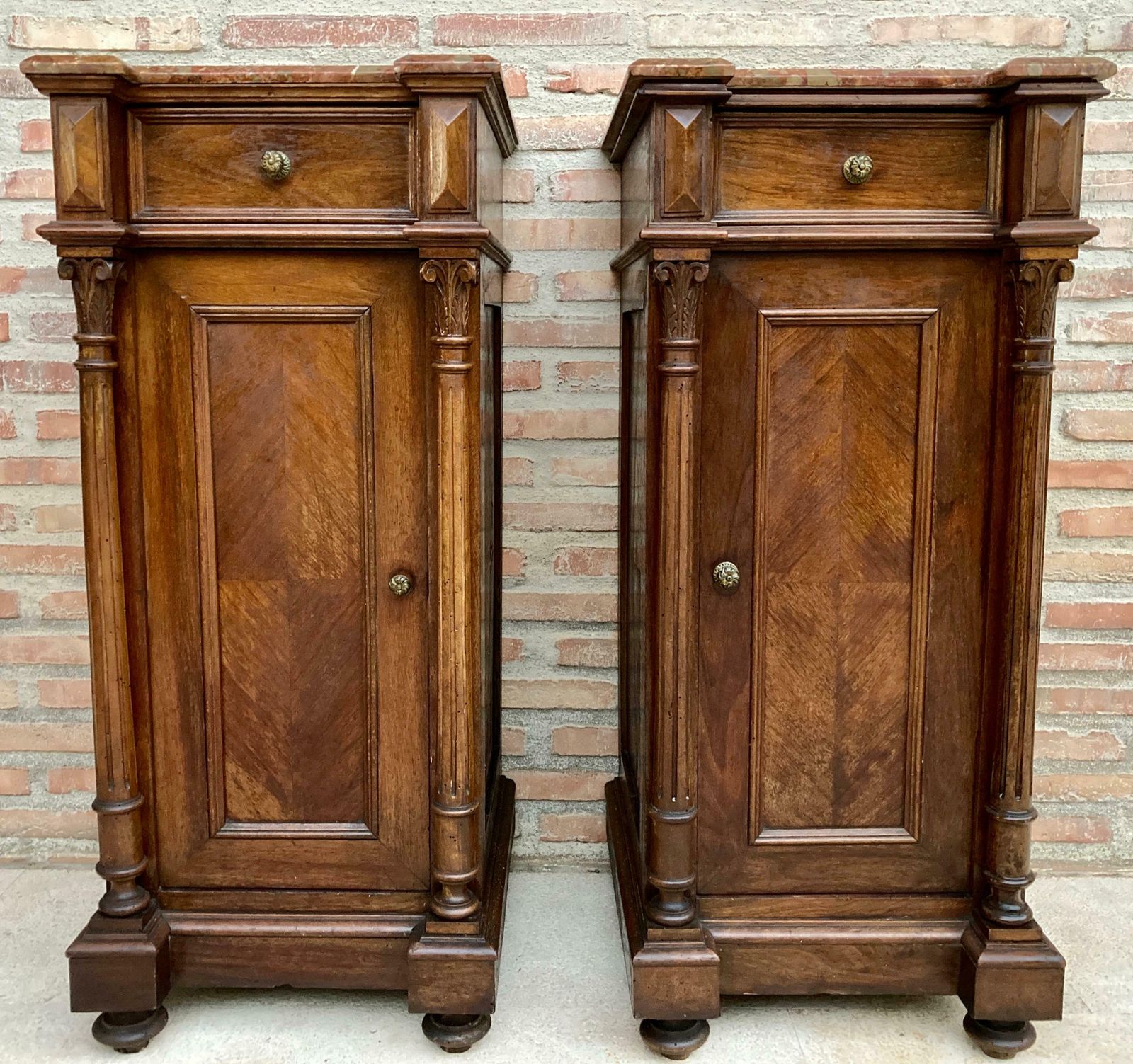Tables de chevet Louis XVI d'époque, plateau en marbre rouge, années 1890, lot de 2 photo vinterior