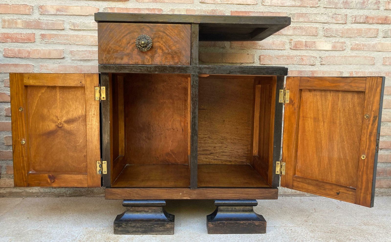 Tables de chevet Art Déco à pieds ébénisés photo vinterior