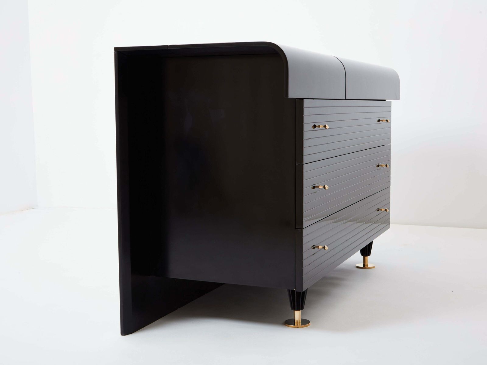 Mobilier Commode Pierre Cardin laquée noire et laiton, années 1980 photo