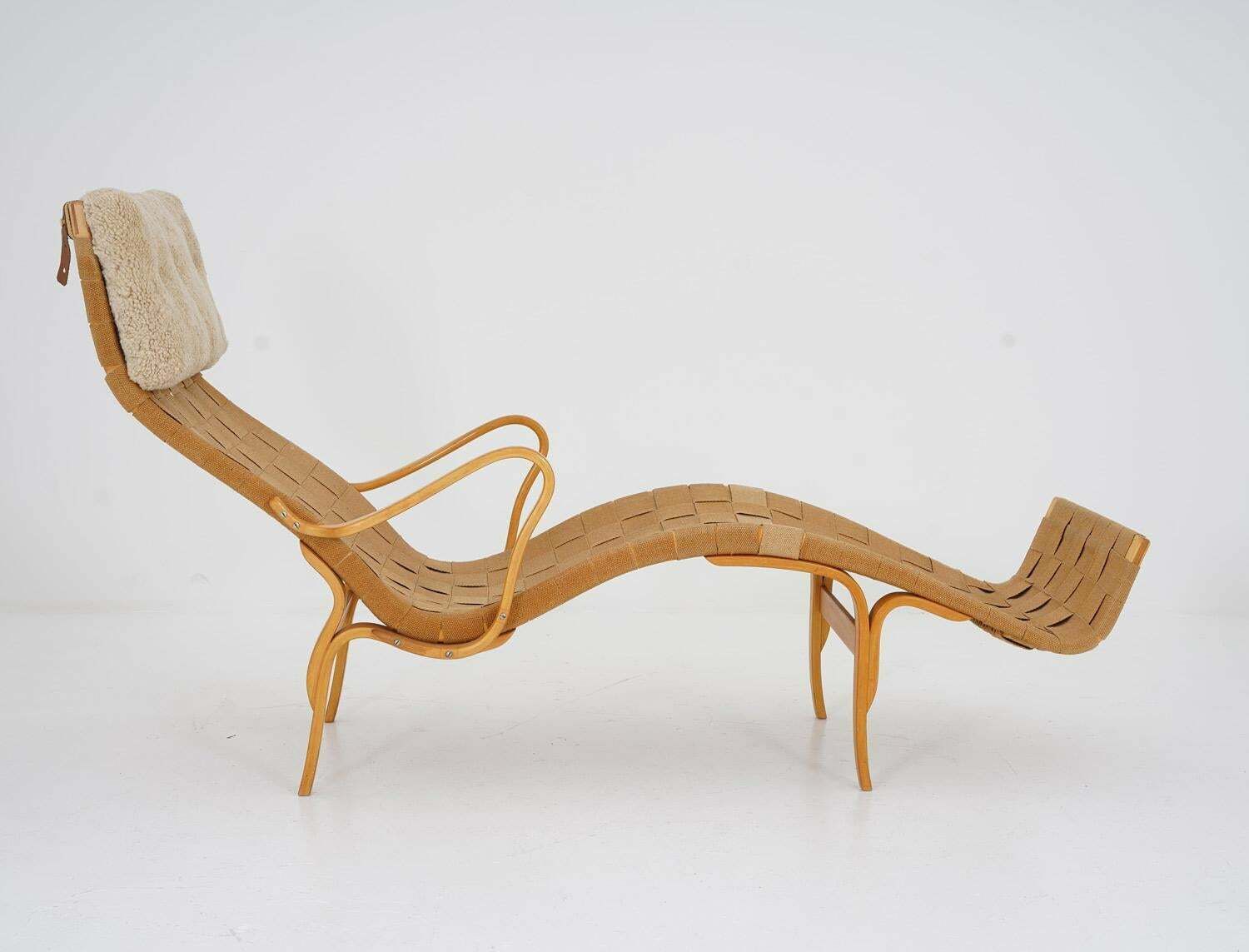 Scandinavian Chaise Longue "Pernilla 3" By Bruno Mathsson photo furniture