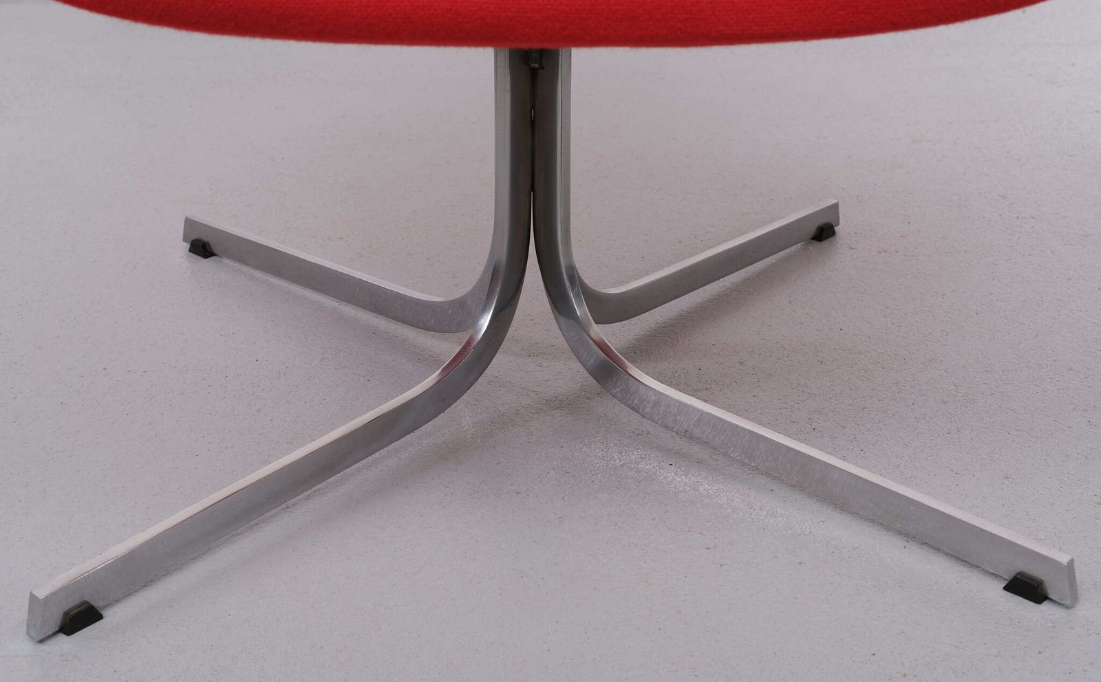 3051.0 Pierre Paulin Lounge Chair '' Big Tulip '' Artifort 1960s photo