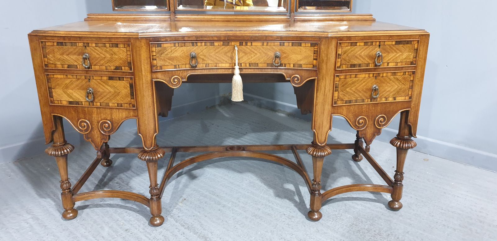 Amazing Beautiful Dressing Table By Maples photo vinterior
