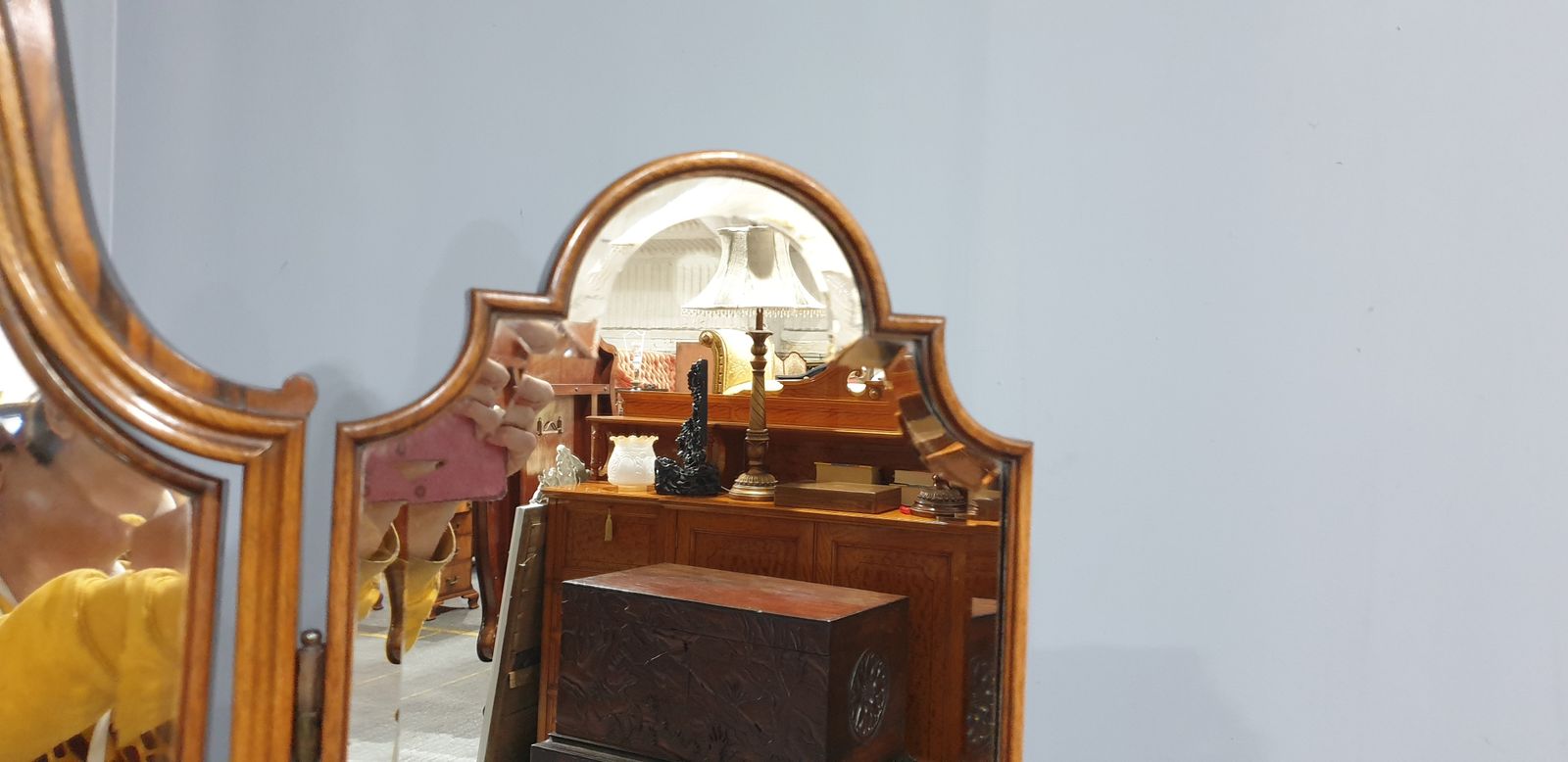 photo vintage Amazing Beautiful Dressing Table By Maples