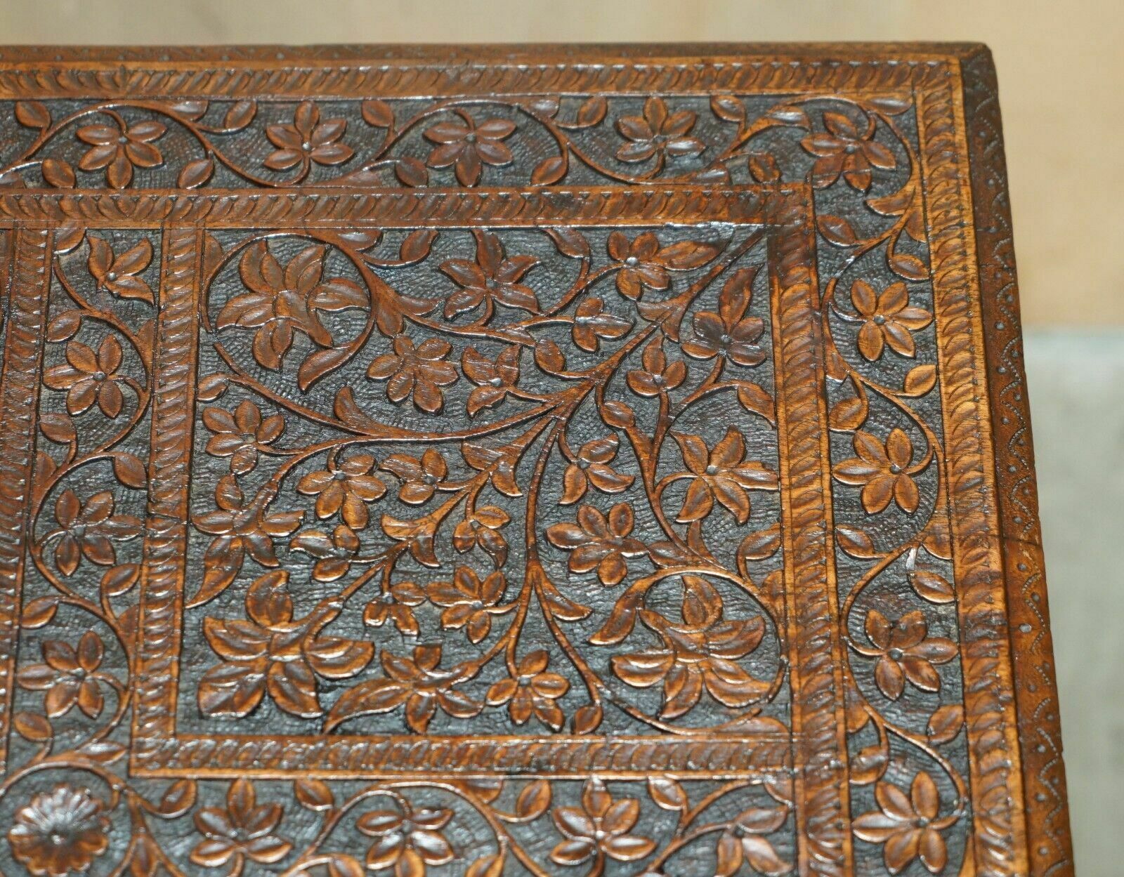 photo vintage Ornately Hand Carved Anglo Indian Burmese Side Coffee Lamp Wine Folding Table