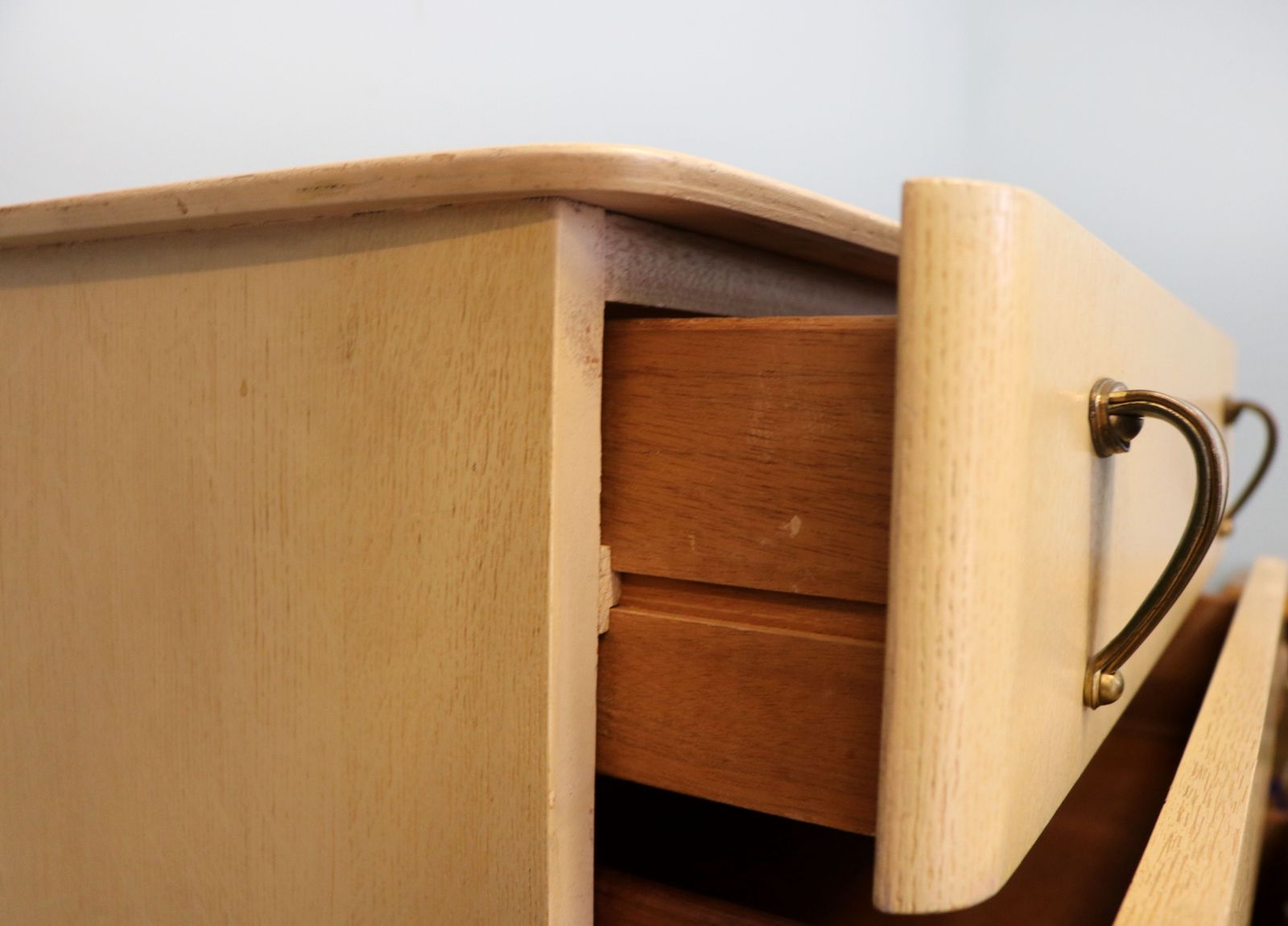 495.0 A Lovely Mid Century Blond Oak Veneered Chest Of Seven Drawers. photo
