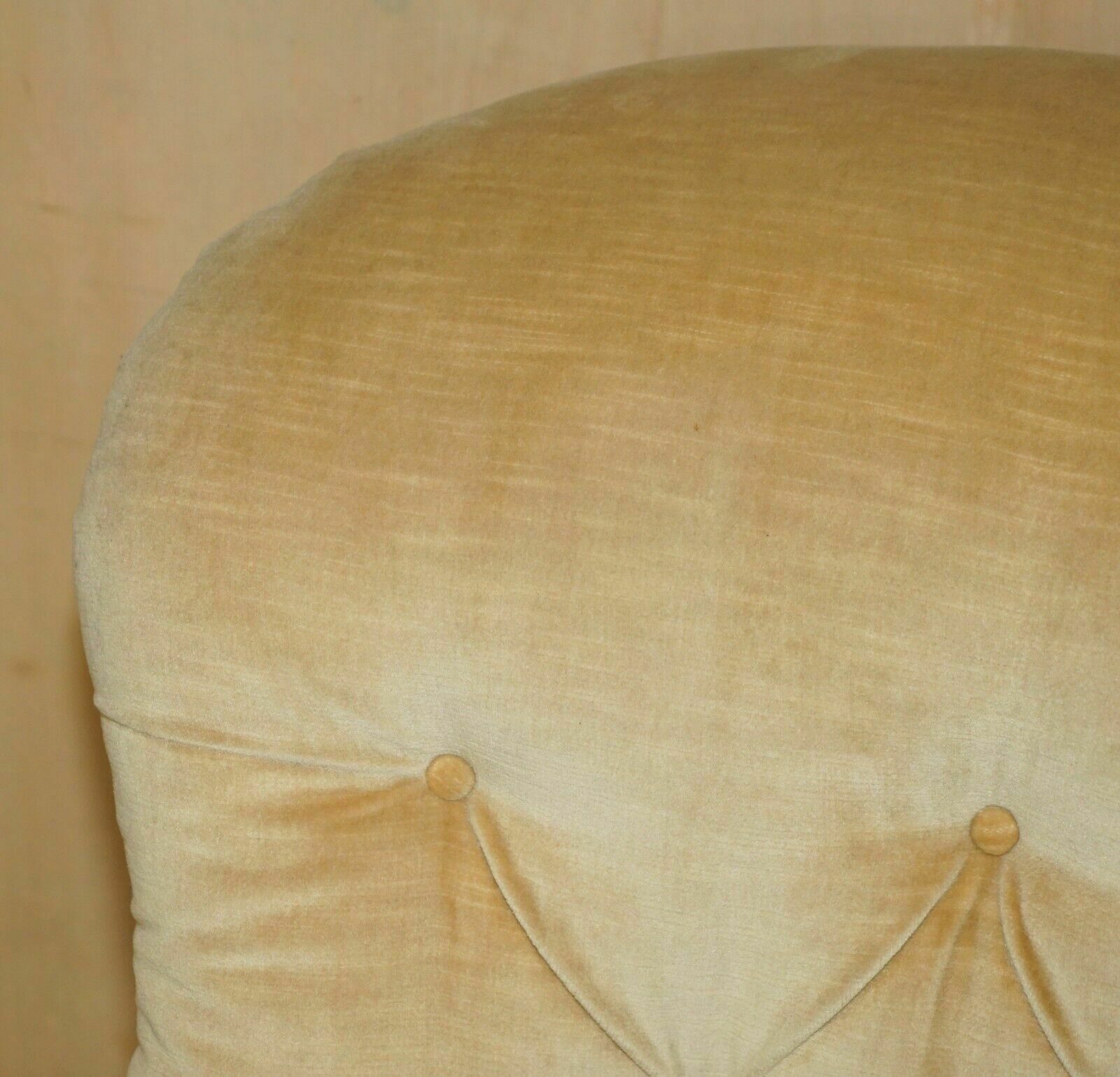 photo furniture Important Pair Of Royal Stamped Johnstone & Jeanes Crown Estate Made Armchairs