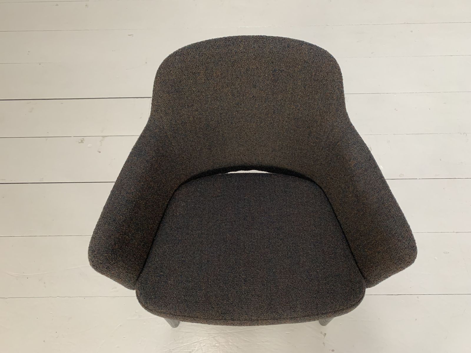 photo vintage Suite Of 12 Knoll Studio “Krusin 016” Armchairs – In Dark Boucle Wool