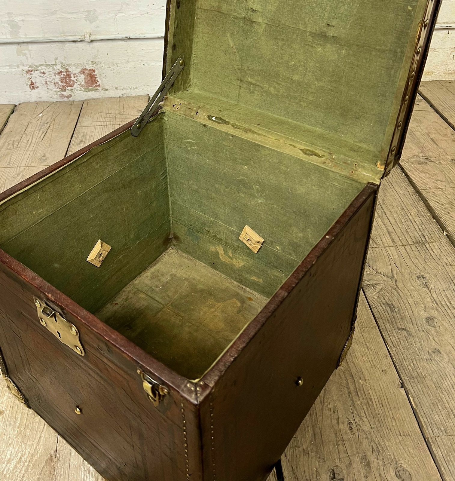Antique Leather Hatbox Trunk, Brass Bound Chestnut Brown Hatbox Trunk , Luxury Luggage photo vintage