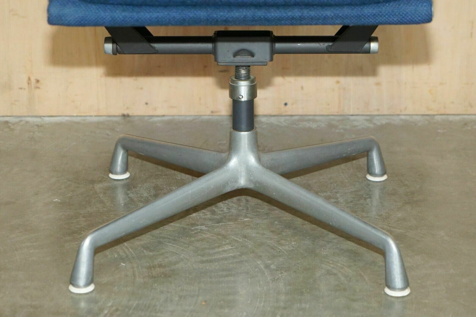 photo for sale Rare Original Herman Miller Blue Linen Eames Ea217 Softpad Office Swivel Chair