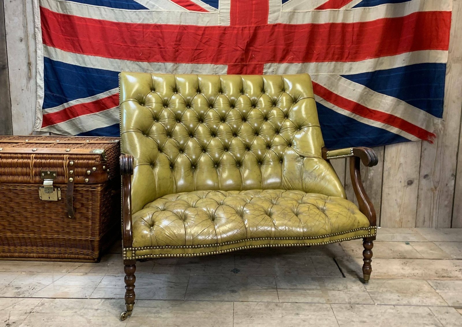 19th Century Antique Green Leather Chesterfield Library Chair Home Seating Furniture photo for sale