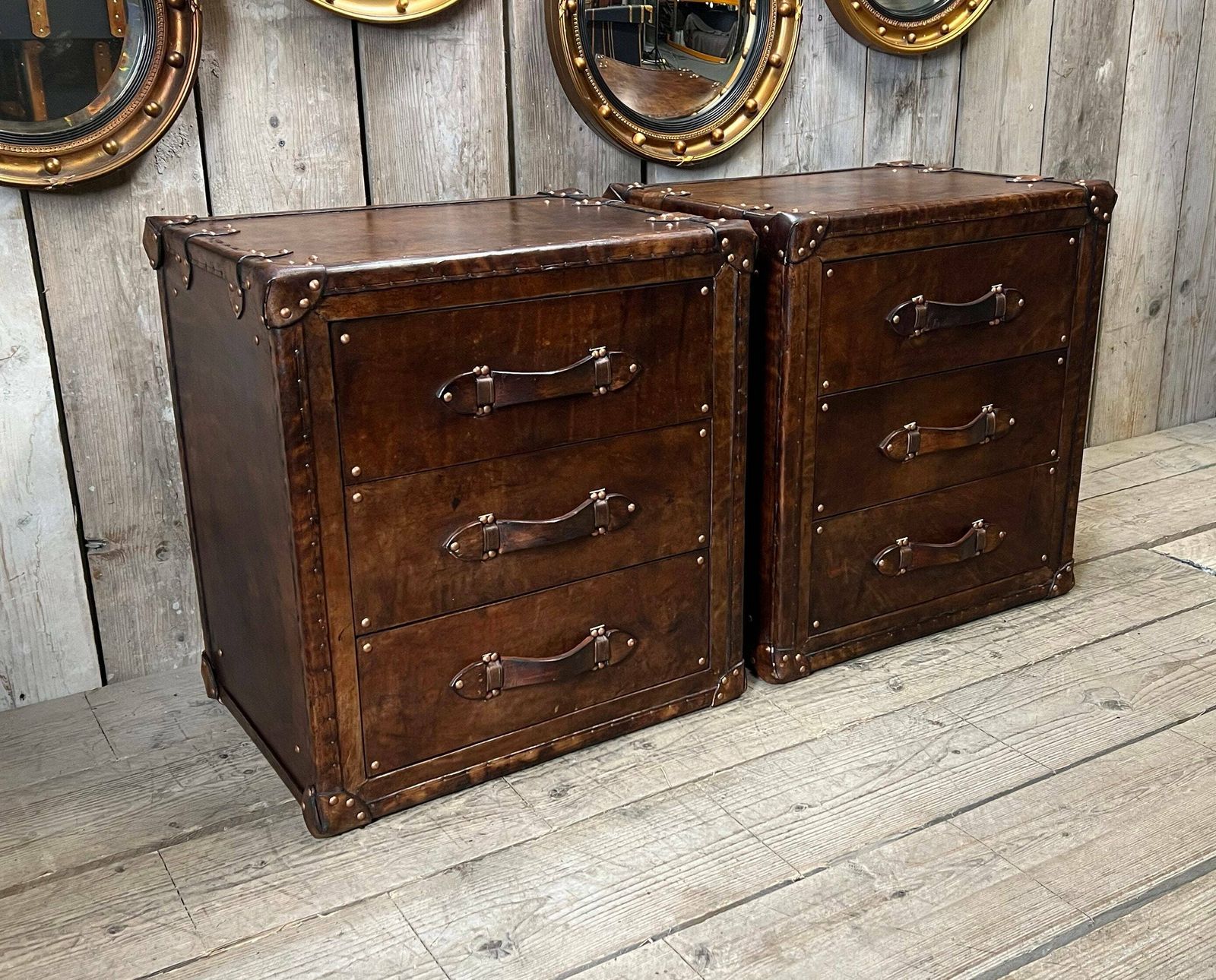 Bedroom Vanities, Luxury Leather Nightstands , Bespoke Furniture photo 2529.0