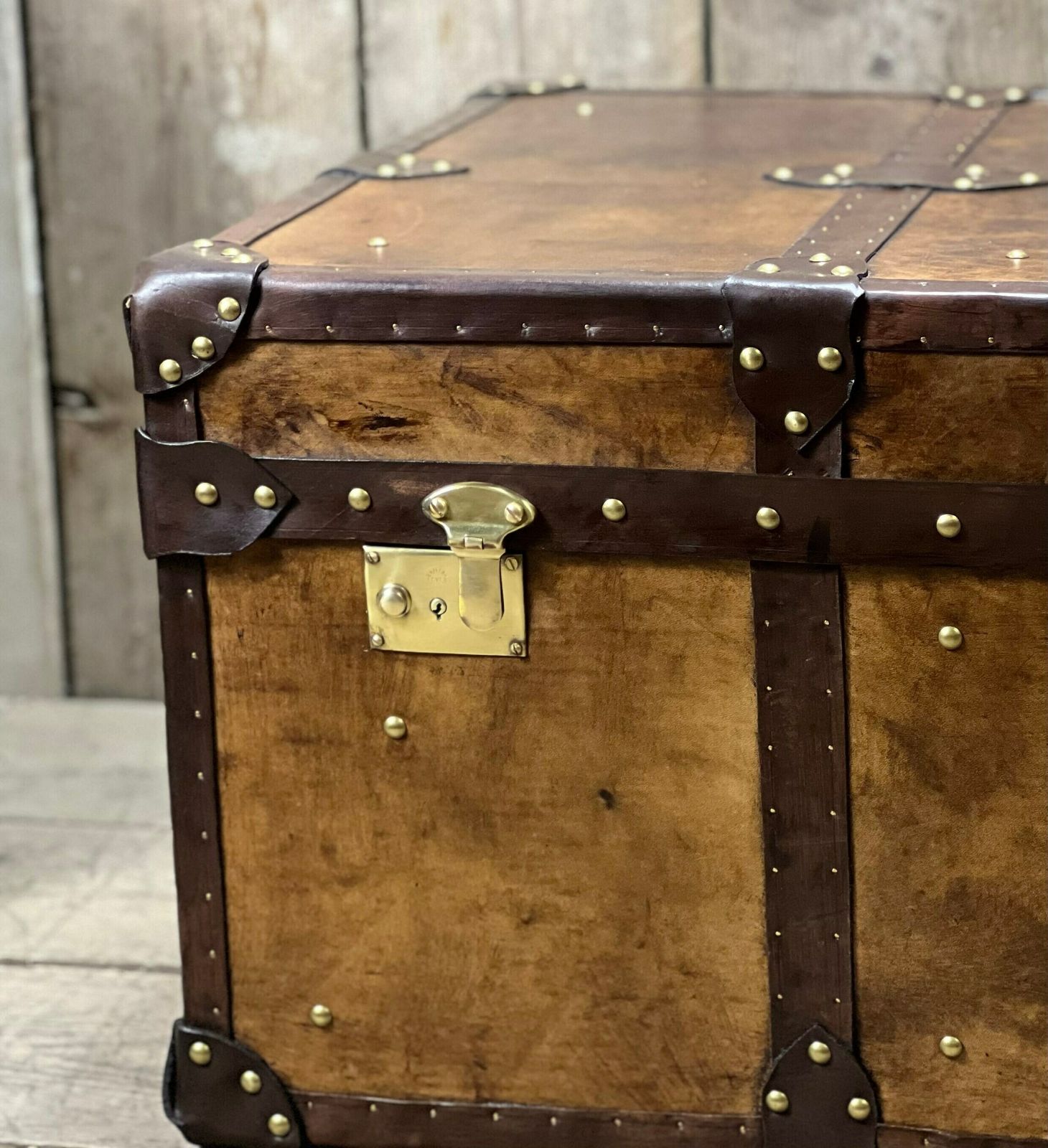 English Coffee Table, Hand Dyed Medium Brown Leather Trunk, Room Decor, Leather Craft, Traditionally Made, photo buy