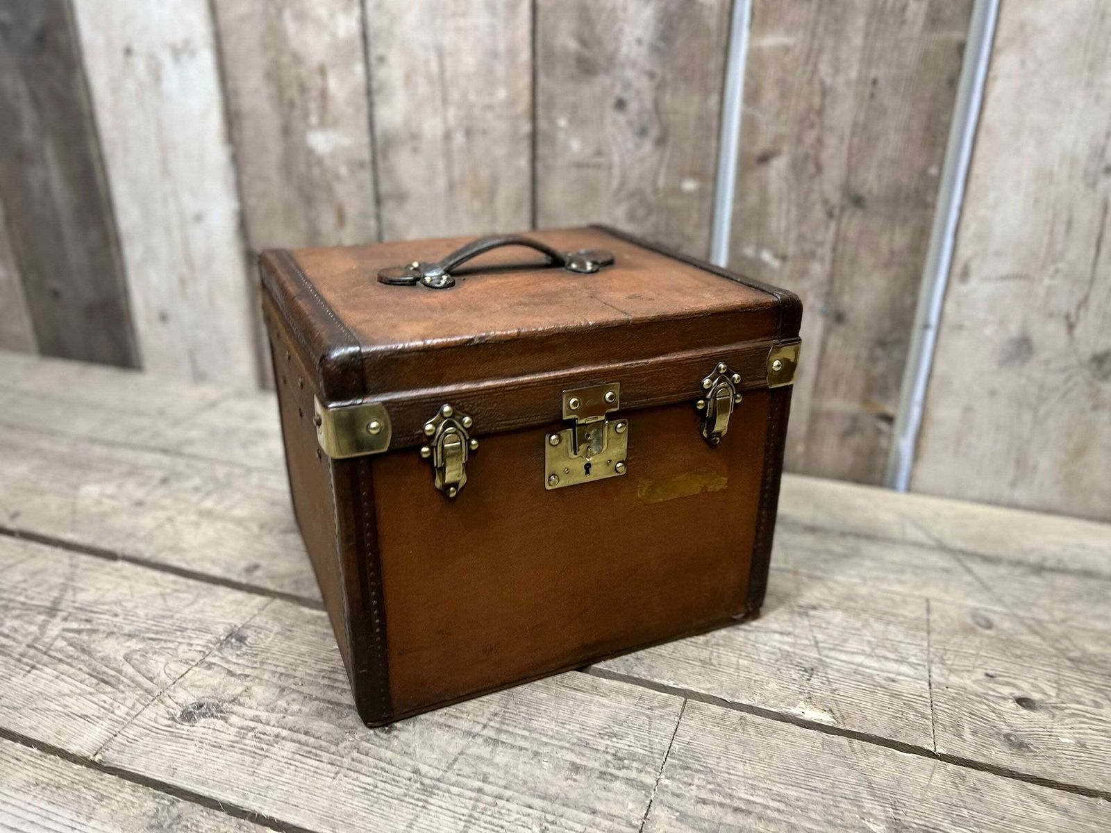 Antique Luxury French Hatbox Trunk Circa 1920s Travel Chest Antique Luggage photo vinterior