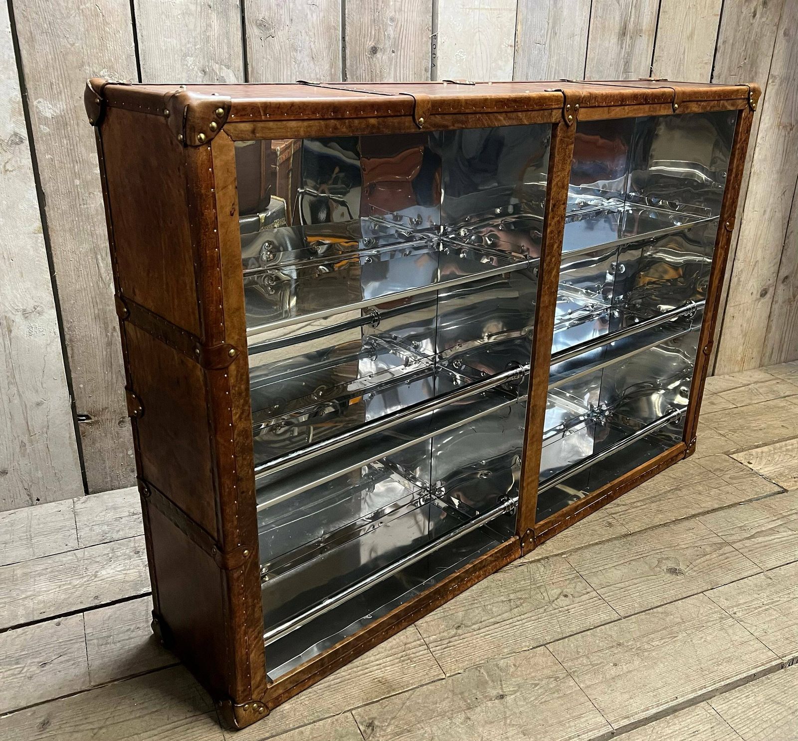 Drinks Cabinet Console Luxury English Side Table Trunk Bar Ware Cocktails Room Decor Bar photo vinterior