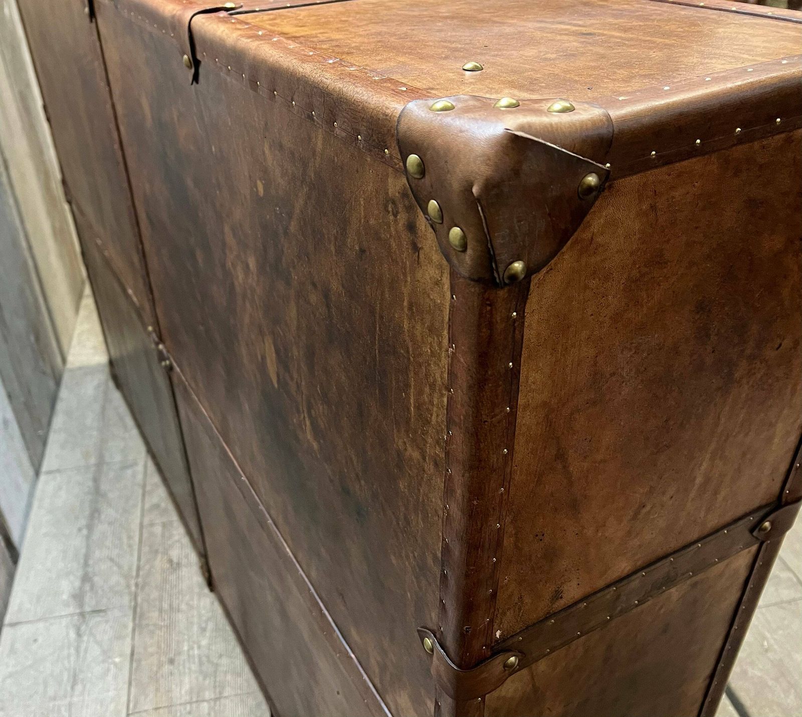 photo for sale Drinks Cabinet Console Luxury English Side Table Trunk Bar Ware Cocktails Room Decor Bar