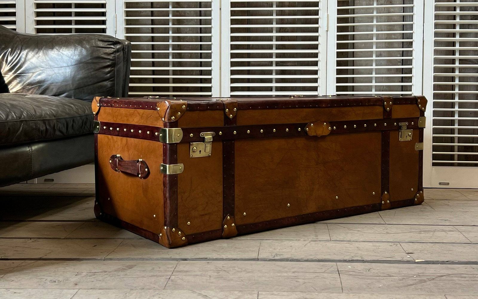 Leather Console Coffee Table Room Decor Luxury Handmade London Tan Campaign Style Travel Trunk Chest Ottoman photo furniture