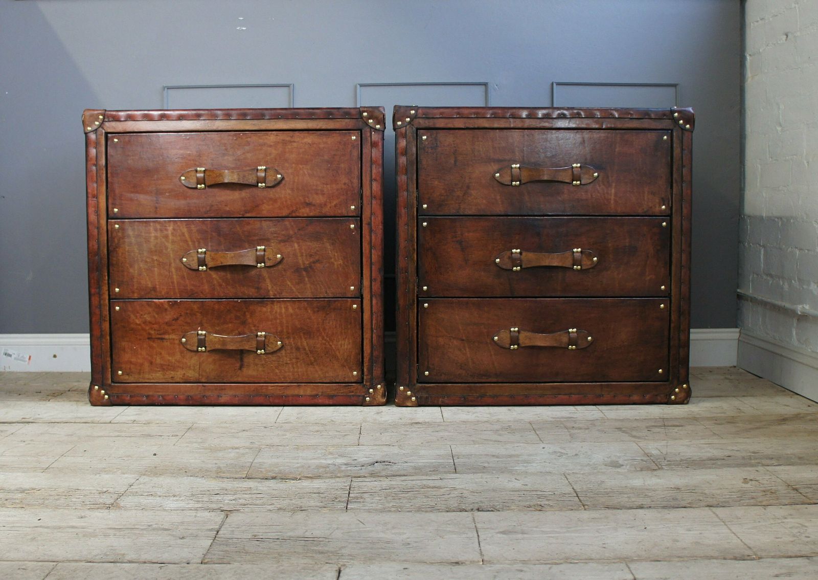 Console Tables English Hand Dyed Handmade Luxury Bedroom Draws Bedroom Furniture Nightstands Vanities Leather Furniture photo for sale