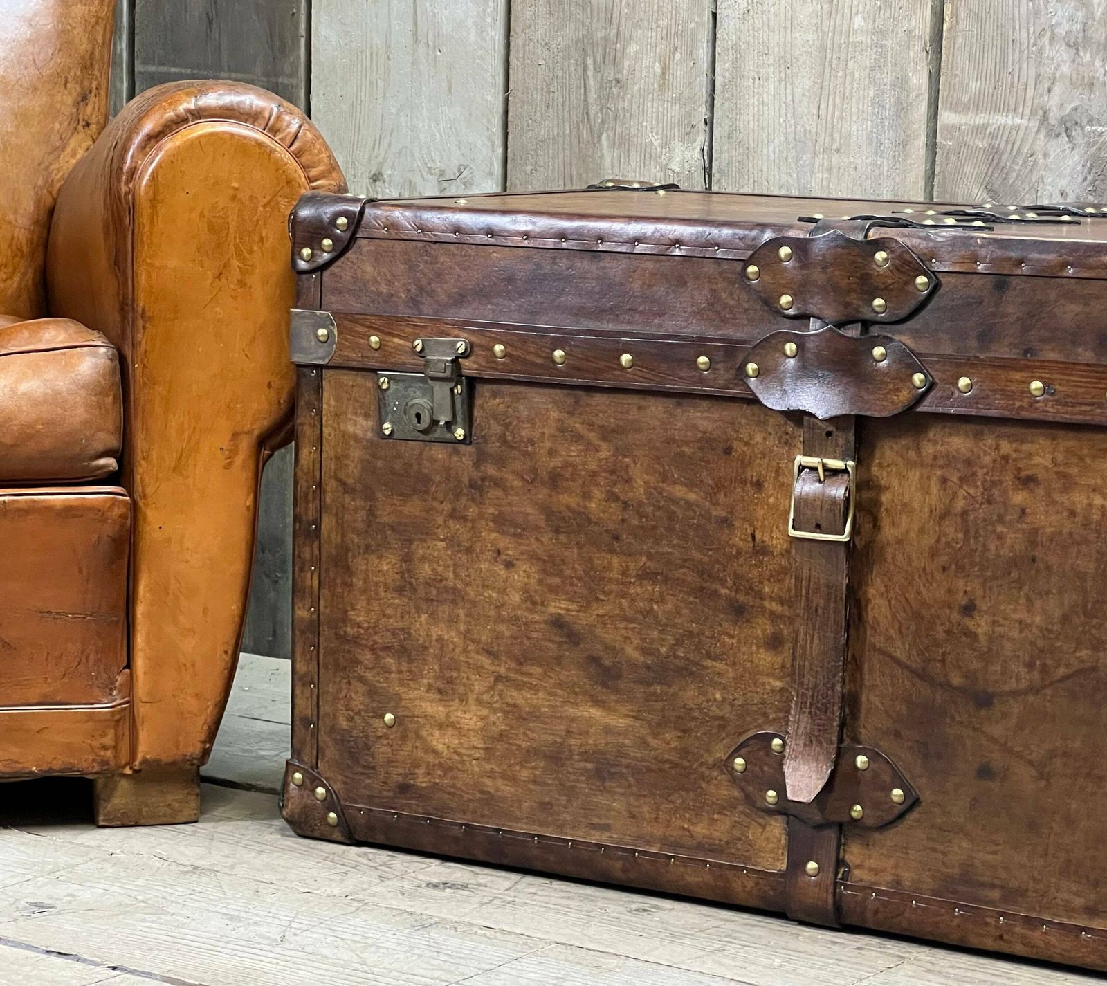 photo furniture Room Decor Leather Coffee Table Trunk Handmade In England