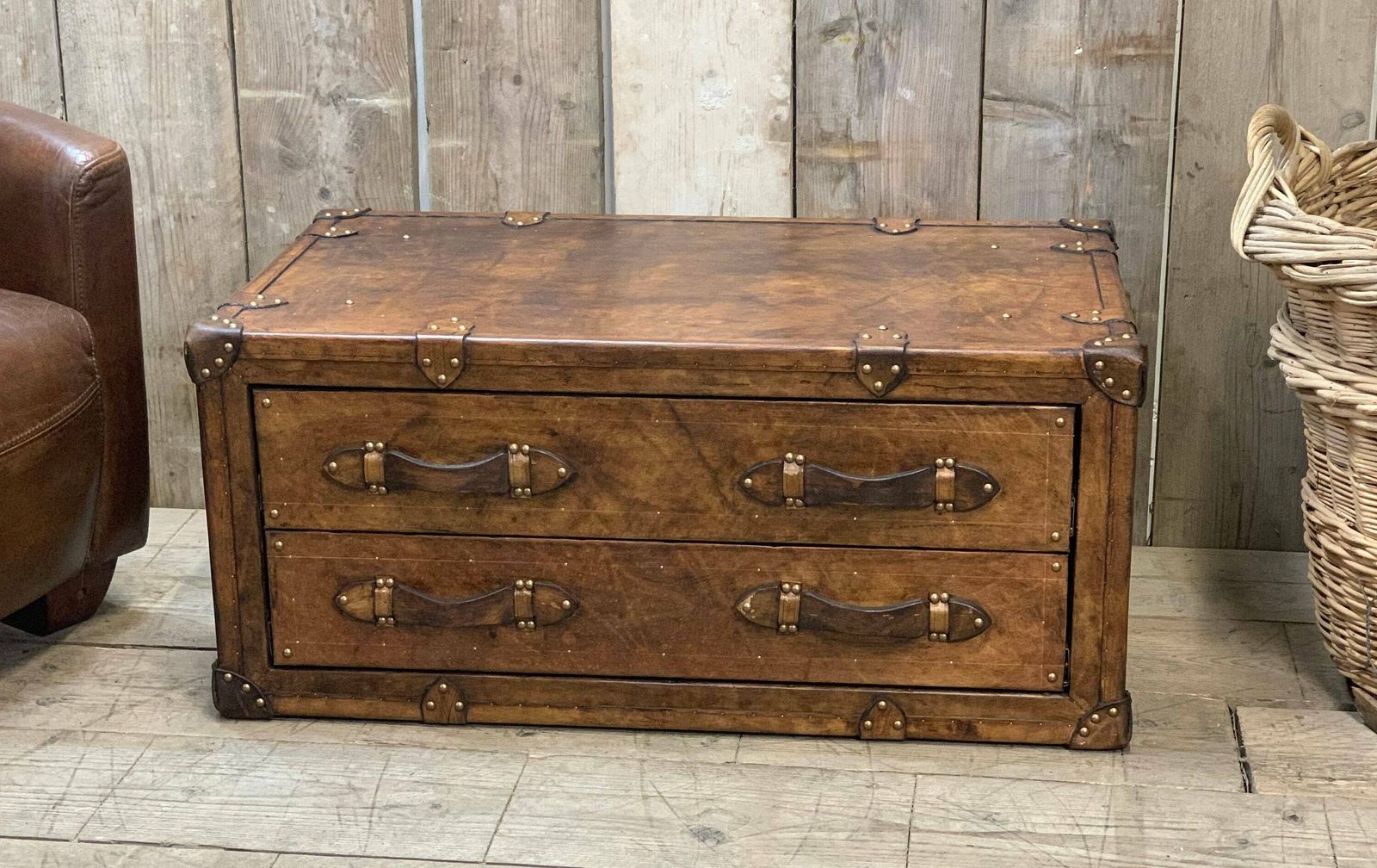 Luxury Coffee Table Trunk , 2 Draw Room Decor , Leather Table