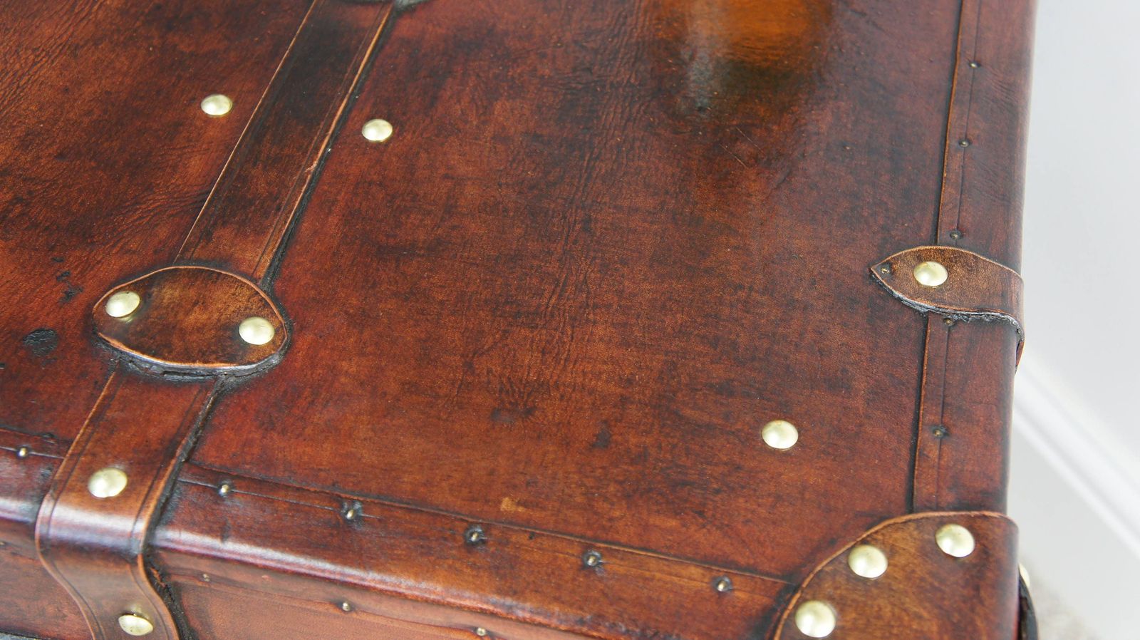 photo furniture Finest English Occasional Side Table Trunk In Aged Tan Bridle Leather