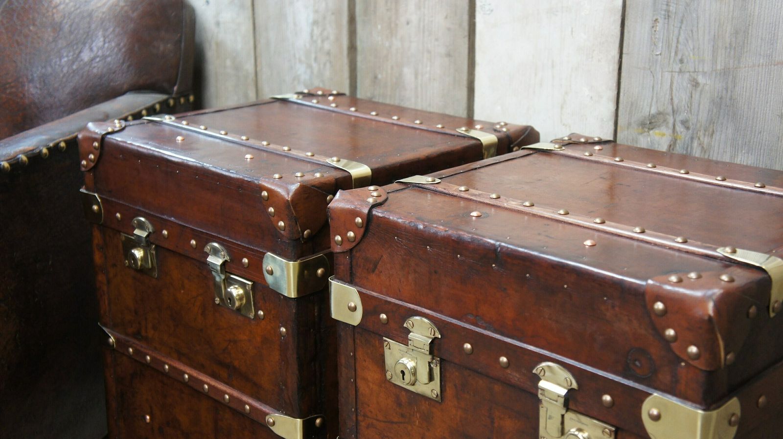 photo furniture Ski Lodge Antique Leather Console Tables Luxury Bespoke English Leather Crafted Nightstands End Tables Sublime Patina