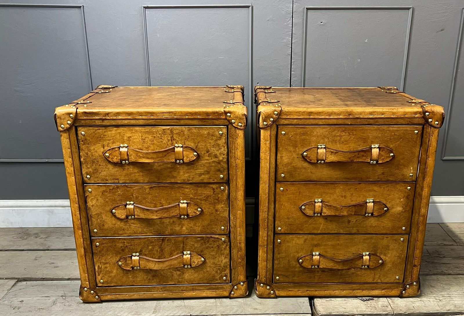 Luxury Hand Made Hand Dyed English Tan Leather Occasional End Tables Bedroom Furniture Draws Chests Home Decor photo vinterior
