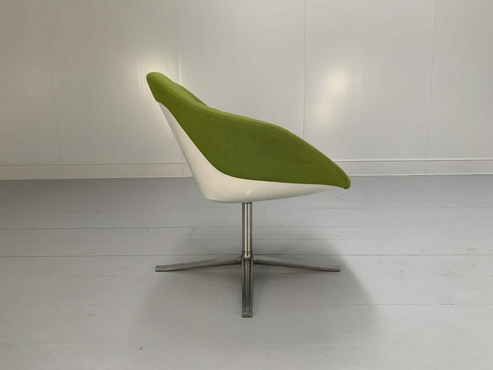 photo furniture Suite Of 4 Walter Knoll “Turtle” Armchairs – In Lime Green Fabric