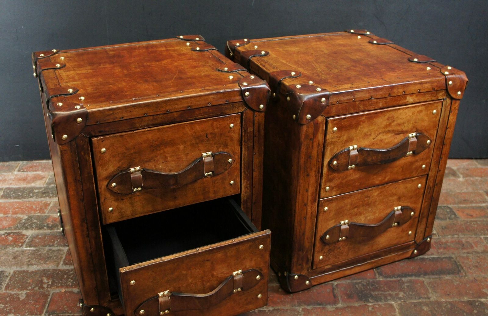 Finest English Leather Hand Dyed Occasional Side Table Nightstand Trunks Bedroom Furniture Home Furnishings photo buy