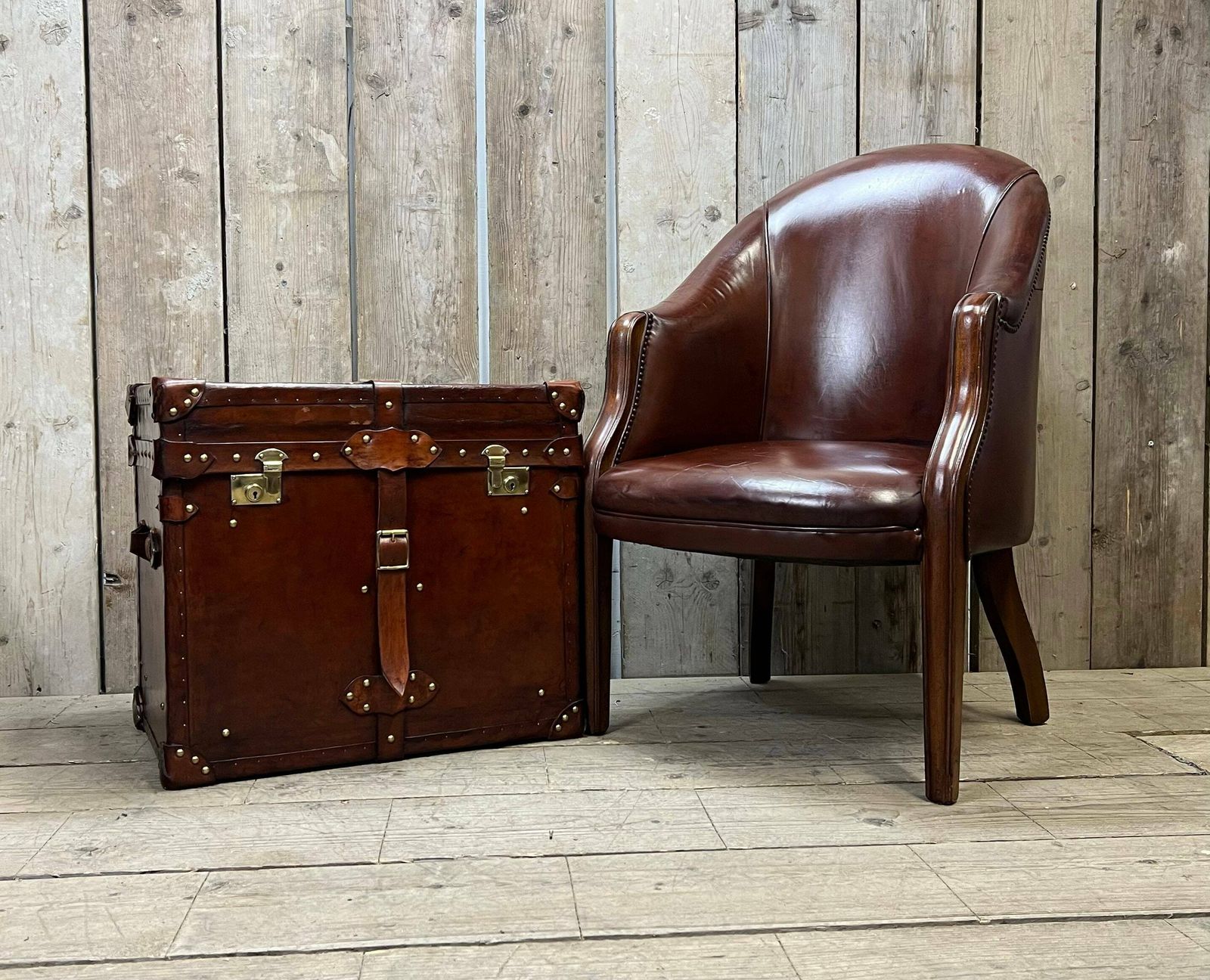 Antique Leather Luxury Campaign Style End Table Trunk Drawing Room Home Decor Furnishings