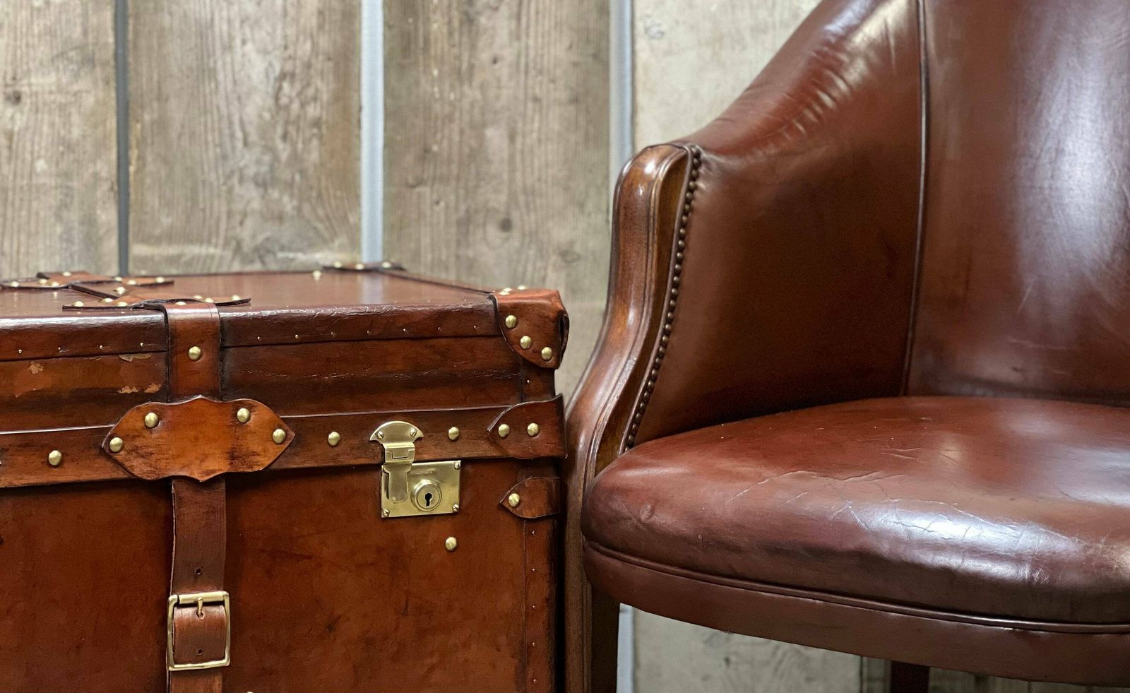 Antique Leather Luxury Campaign Style End Table Trunk Drawing Room Home Decor Furnishings photo furniture
