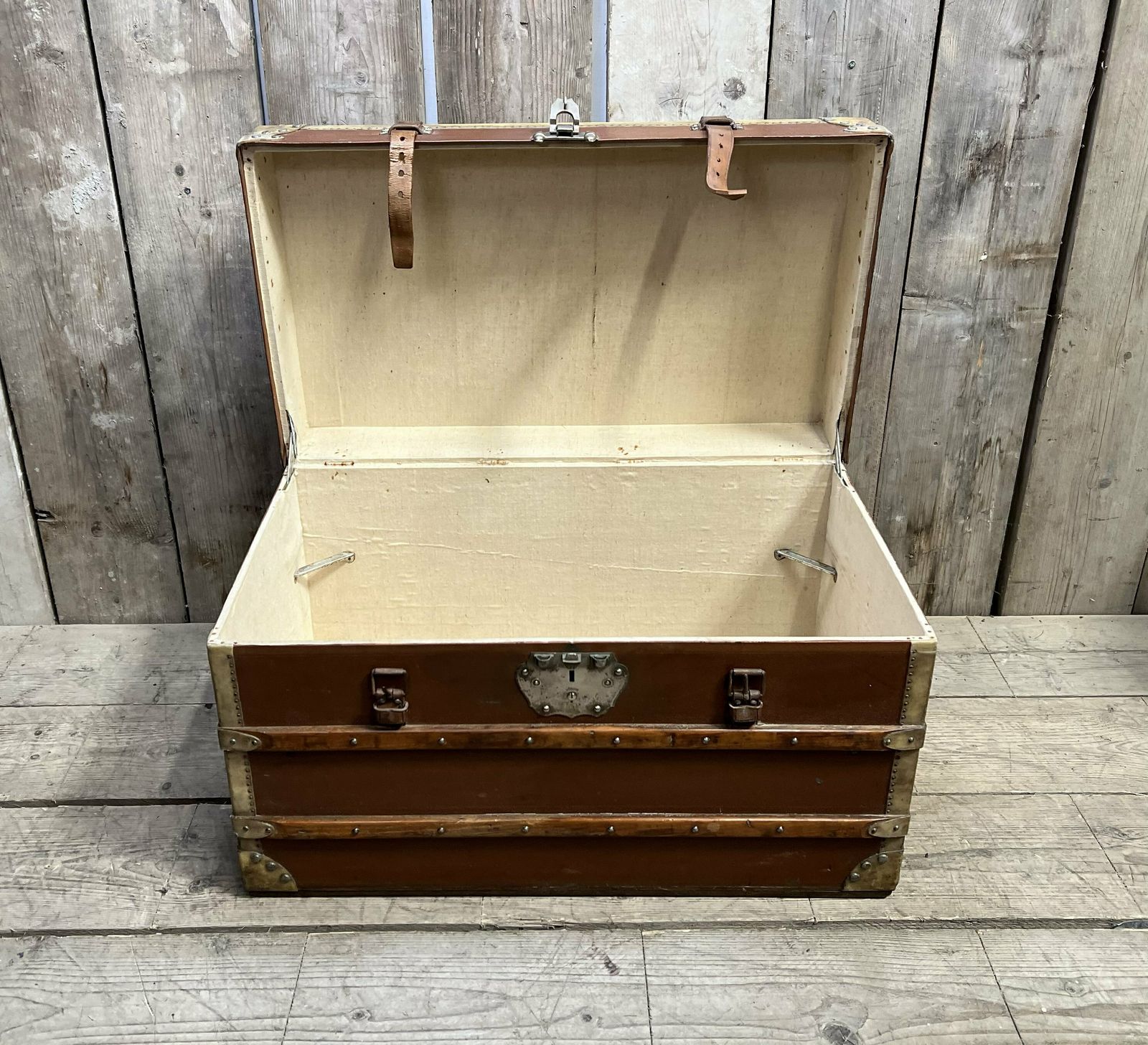 Amazing French Luxury Travel Trunk Coffee Table Bed End Table 2 Trays Cast Fittings photo 2151.0
