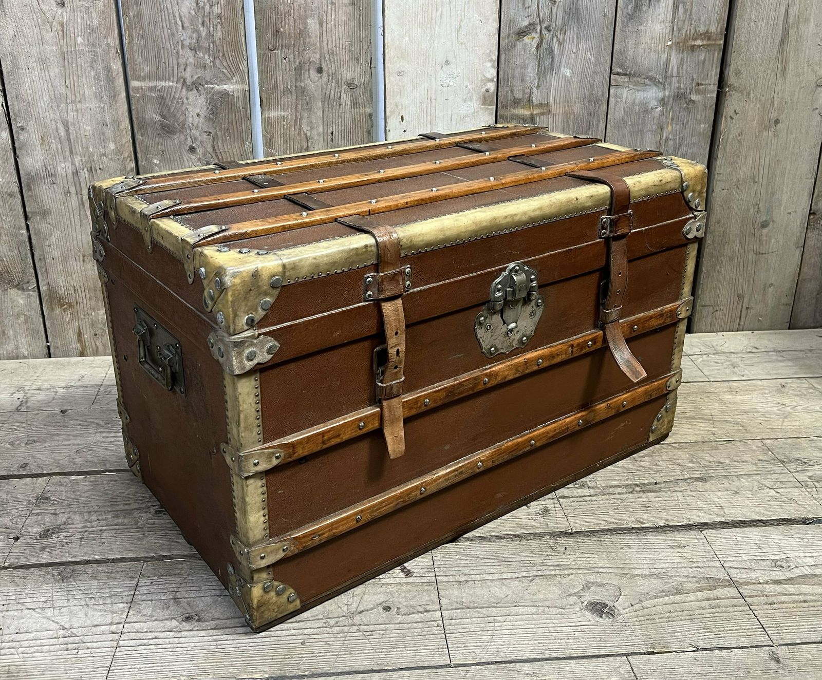 Amazing French Luxury Travel Trunk Coffee Table Bed End Table 2 Trays Cast Fittings photo buy