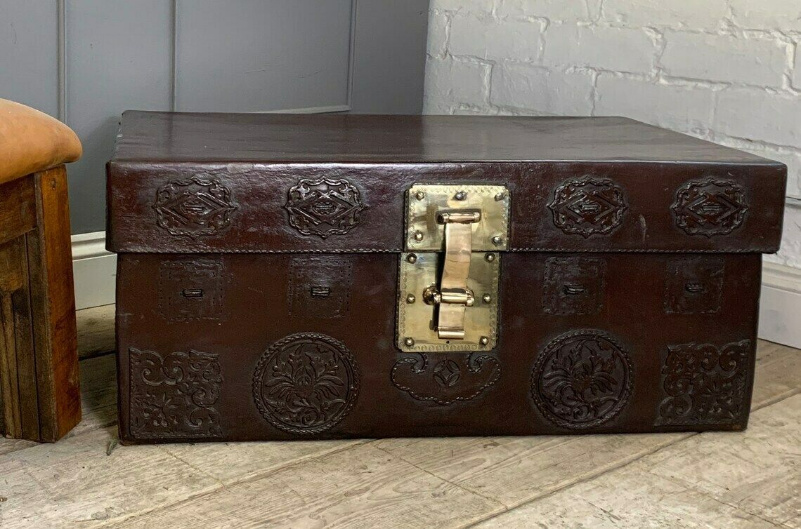 photo furniture Antique Oriental Red Burgundy Thick Leather Travel Trunk Home Interiors