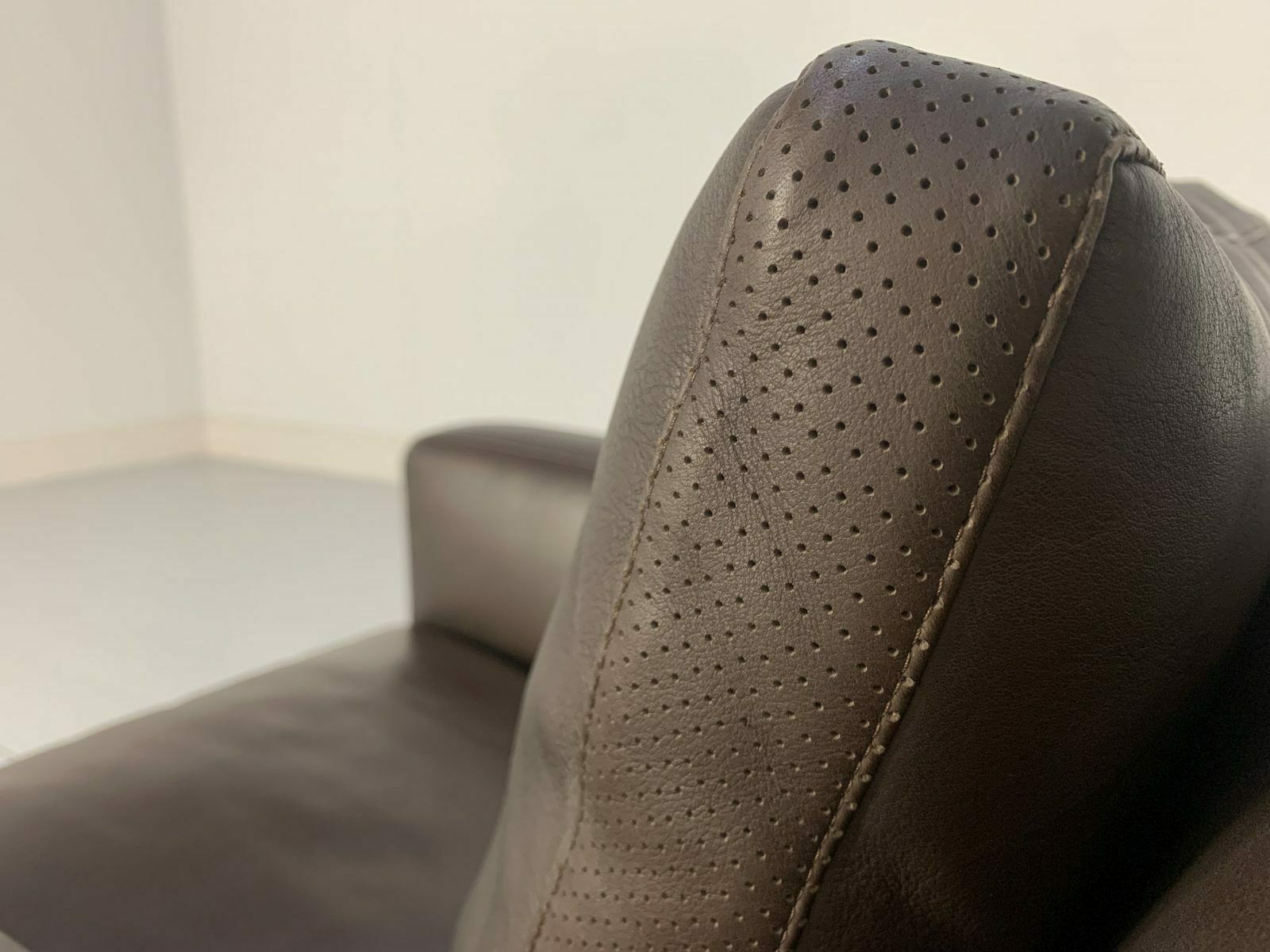 photo buy Pair Of B&B Italia “Harry H85” Armchairs – In Brown “Gamma” Leather