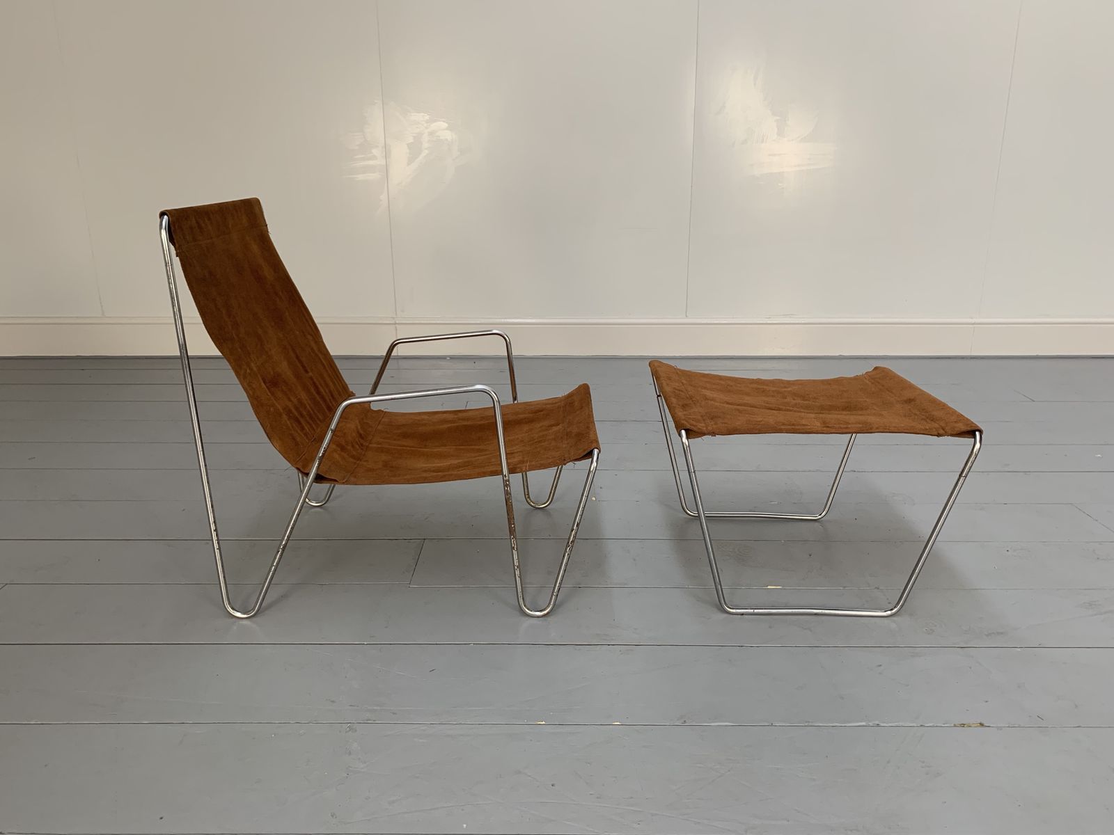 Rare Fritz Hansen “Bachelor” Lounge Chair & Footstool – In Suede Leather & Chrome photo vinterior