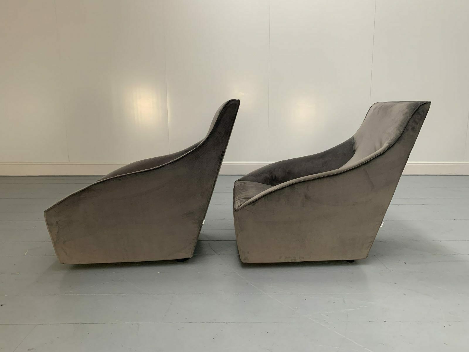 Pair Of Molteni & C “Doda” Armchairs & Ottoman – In Dark Grey Alcantara photo buy