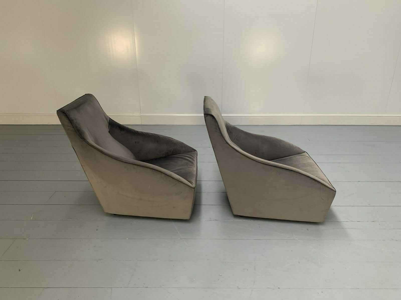 Pair Of Molteni & C “Doda” Armchairs & Ottoman – In Dark Grey Alcantara photo vintage