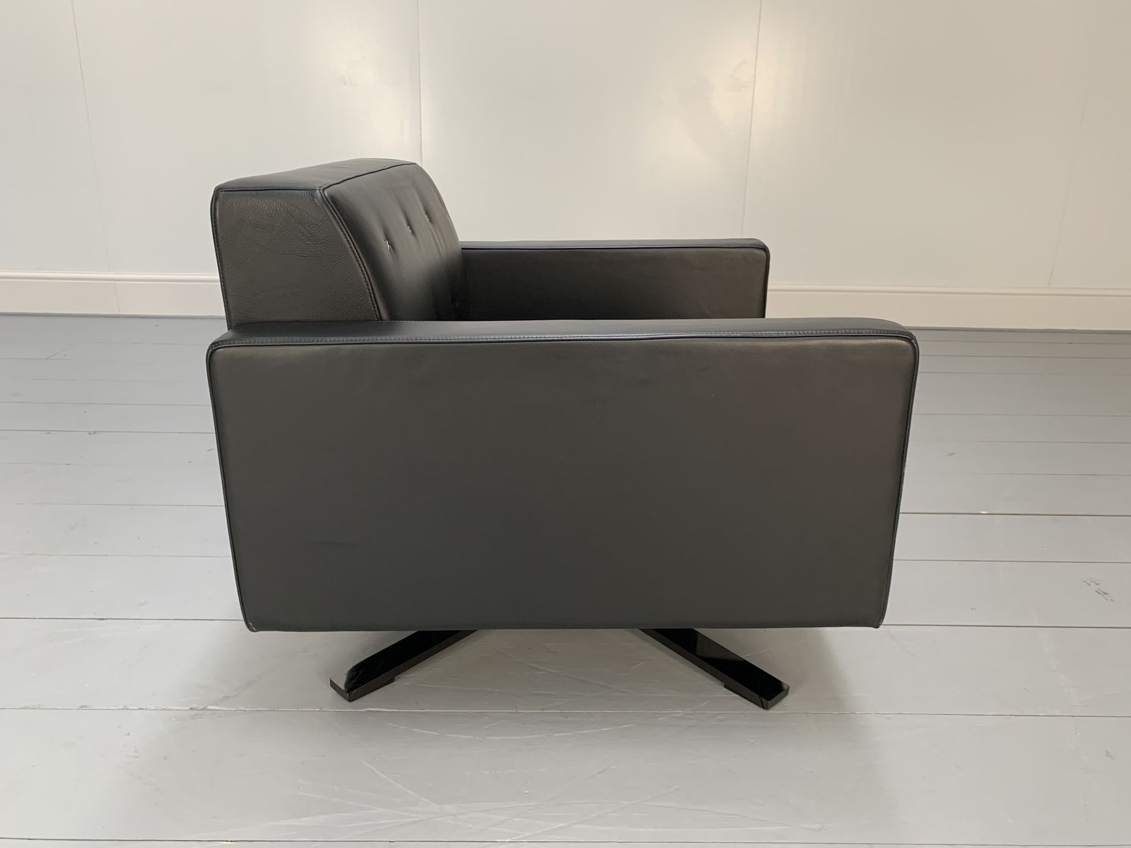 Rare Immaculate Poltrona Frau “Kennedee” Armchair In Black “Pelle Frau Sc” Leather photo Furniture