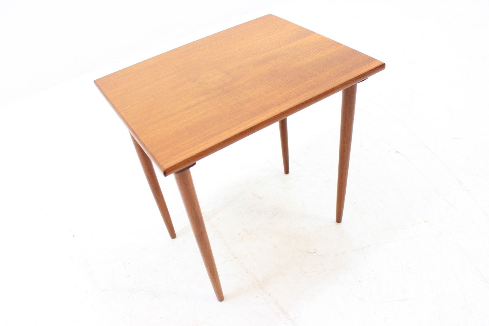 Mid Century Single Nesting Table, Denmark, 1960s. photo vinterior