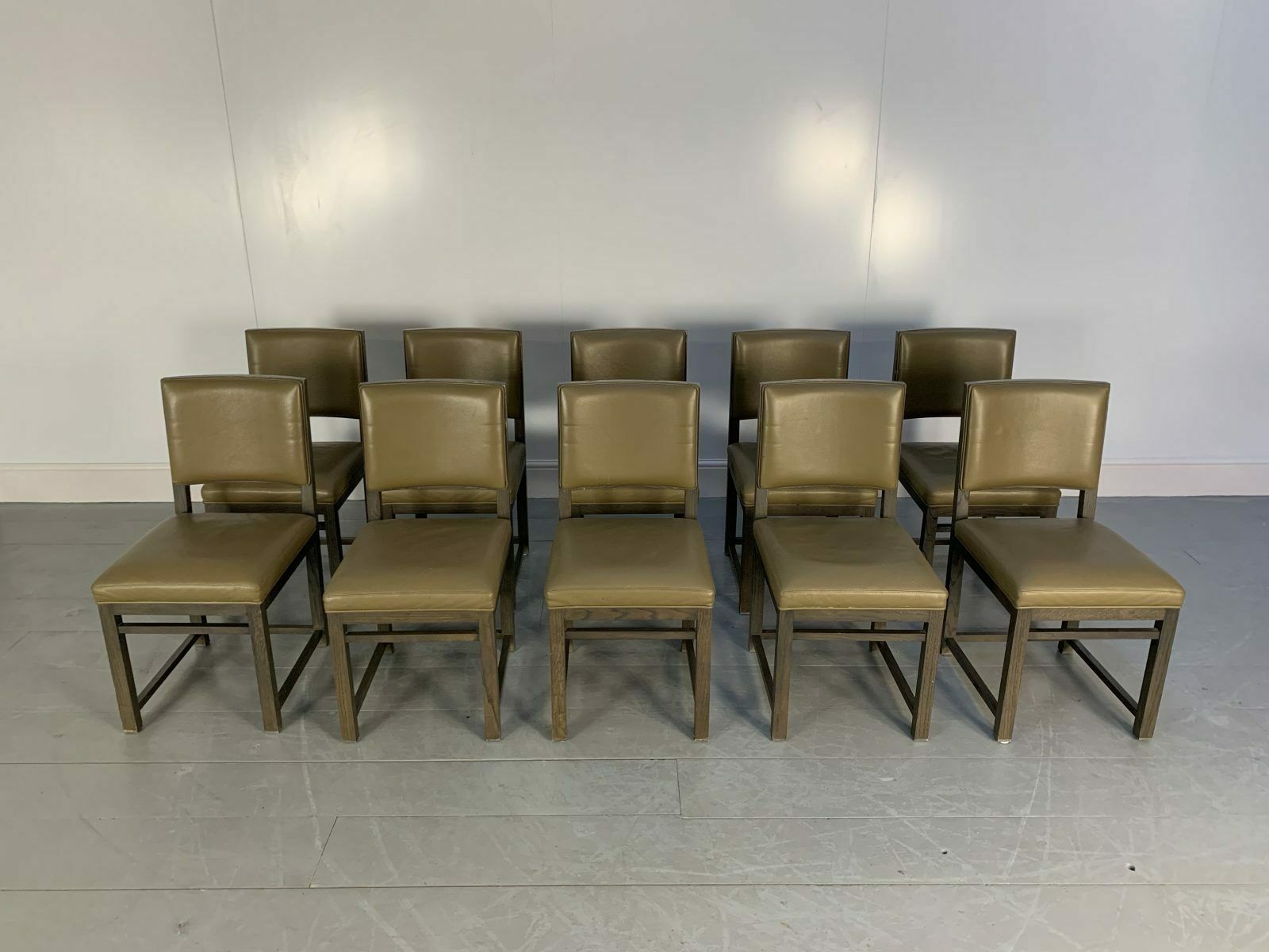 9900.0 Sublime Huge B&B Italia “Max” Dining Table & 10 “Maxalto” Dining Chairs In Grey Oak & Leather photo