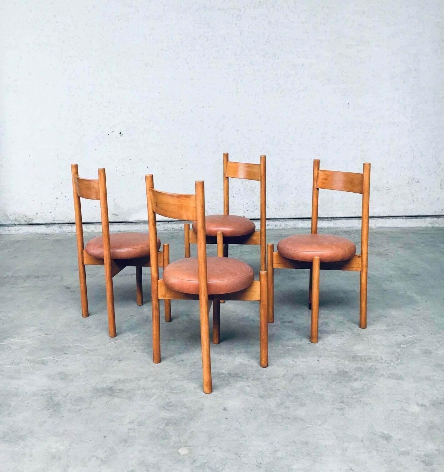 Mid Century Modern Design Eetkamerstoelen In De Stijl Van Charlotte Perriand, Frankrijk, Ca. Jaren 1960 photo for sale