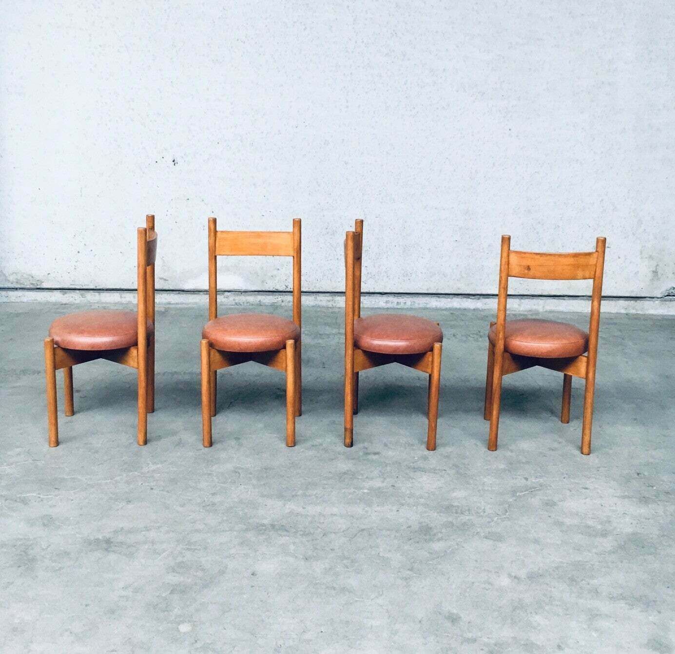 Mid Century Modern Design Eetkamerstoelen In De Stijl Van Charlotte Perriand, Frankrijk, Ca. Jaren 1960 photo Meubels