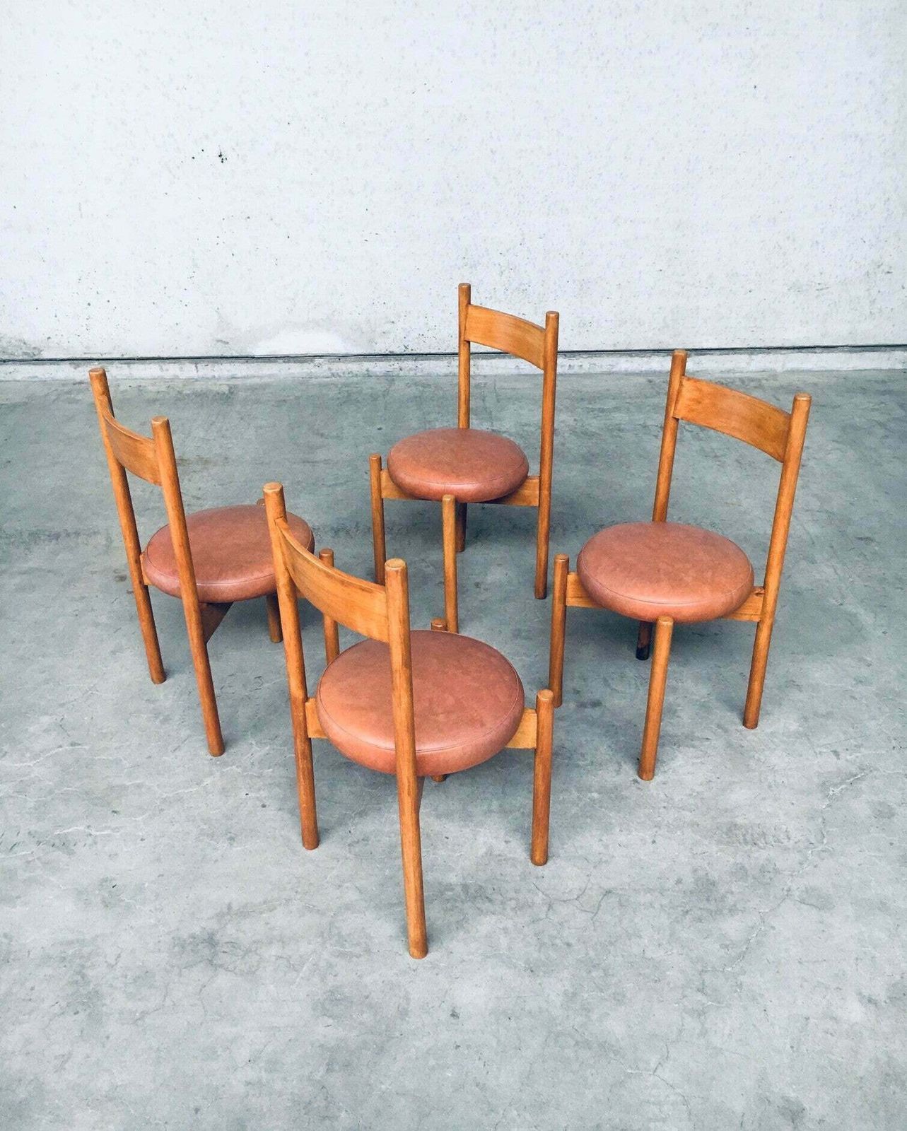 photo vinterior Mid Century Modern Design Eetkamerstoelen In De Stijl Van Charlotte Perriand, Frankrijk, Ca. Jaren 1960